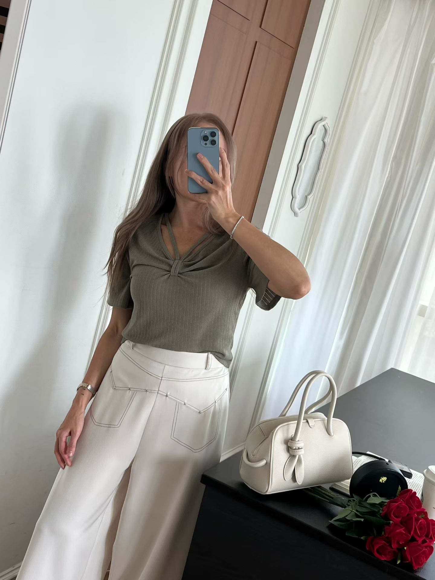 B1 交叉 V 領短袖 T