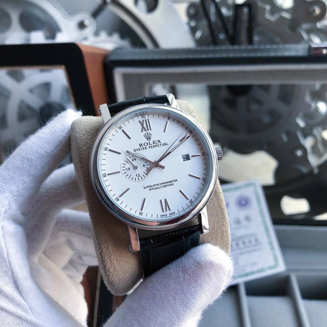 💎品牌：劳力士（领先新品，浩瀚大气）奢华大气类型：精品男士腕表（新品）表带：真牛皮表带(舒适)机芯:进口全自动机芯（稳定）材料：矿物质防刮镜面（高清，耐磨）大气爆款 豪情风格 腕间瑰宝 匠心独蕴 尺寸：直径40mm厚度12mm热卖上市！