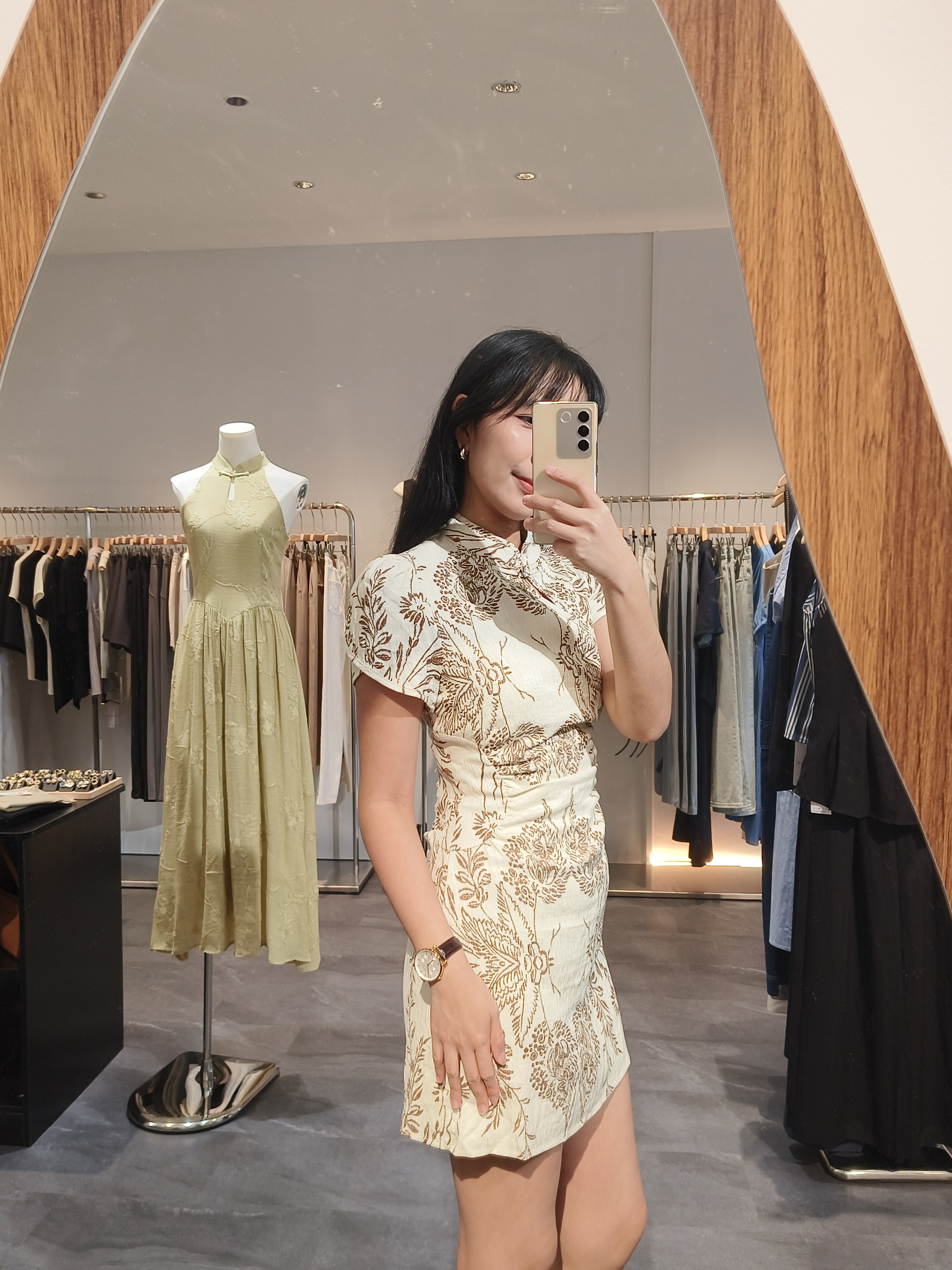 咖色花纹短袖旗袍