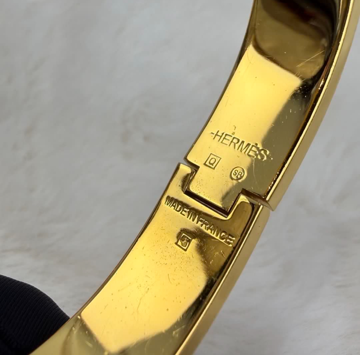 HERMES愛馬仕 H手鐲 琺瑯扣 紅色金logo手鐲 H家高辨識度經典配飾