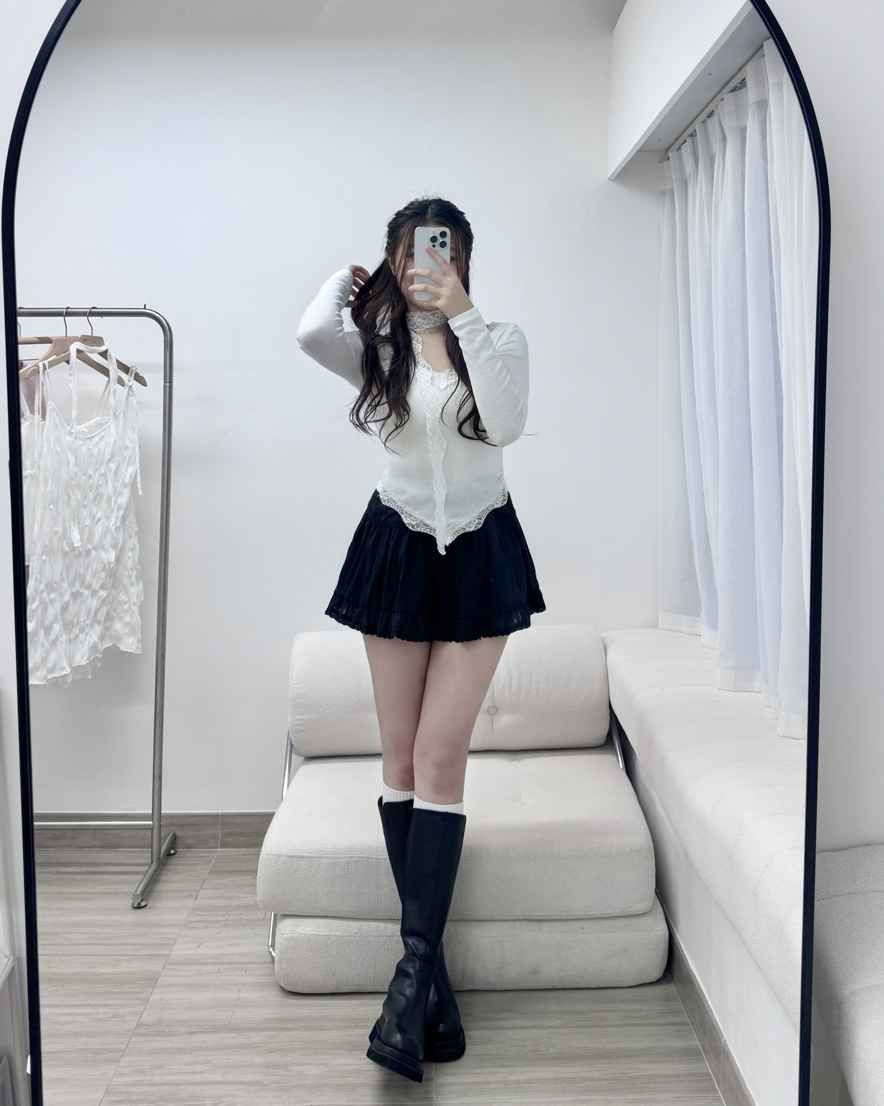 【 店主自留!🩶 | 極致精緻玫瑰花LACE🪡親膚修腰倒V上衣連頸帶套裝♡】 Rose Lace Top Set(三色入)