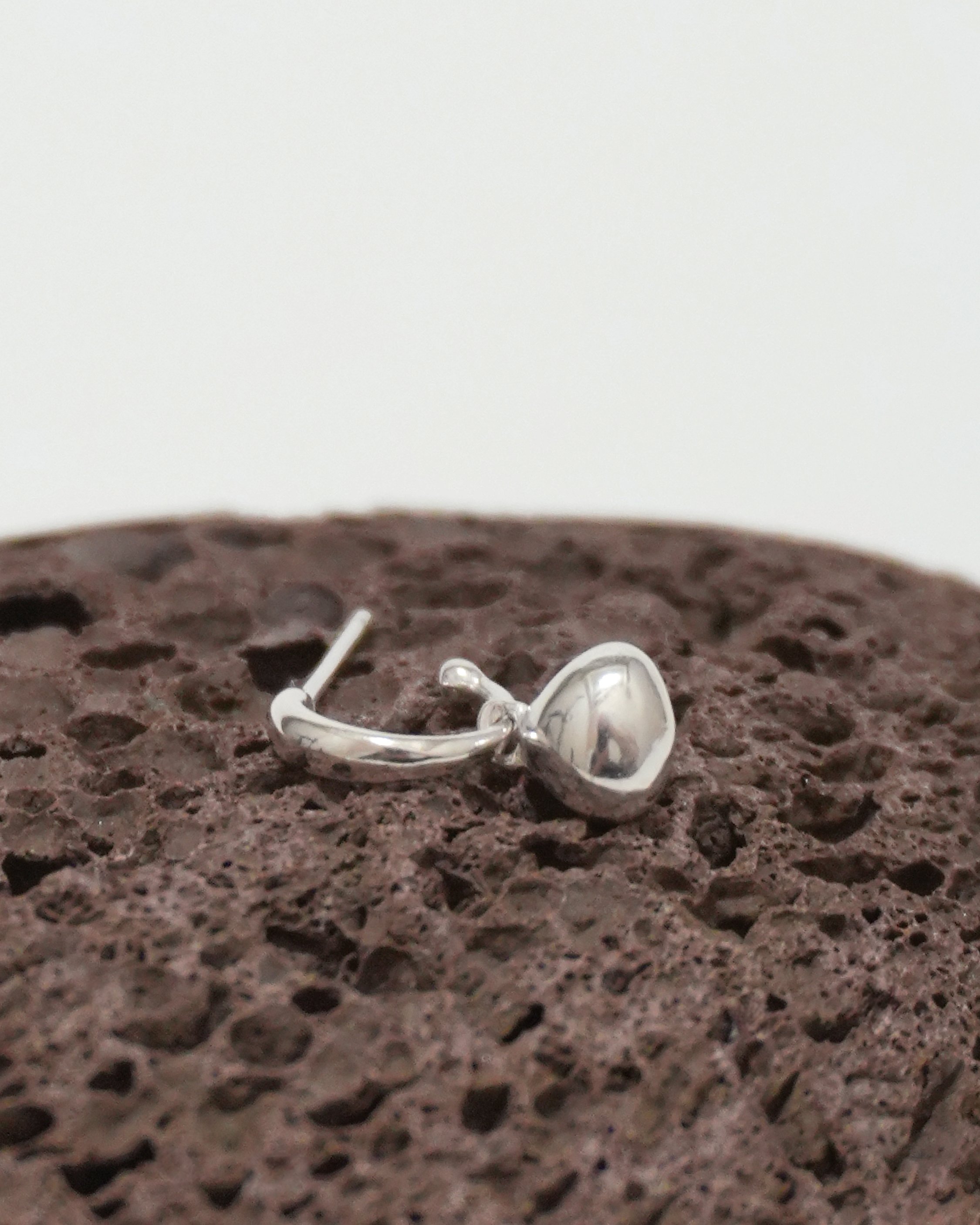 Airy Arc Bean Earrings