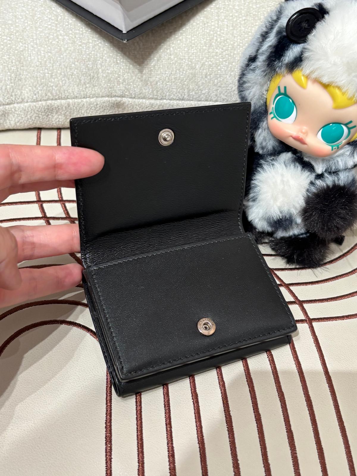 Balenciaga Wallet 黑色牛皮 100%Authentic, 95%New 