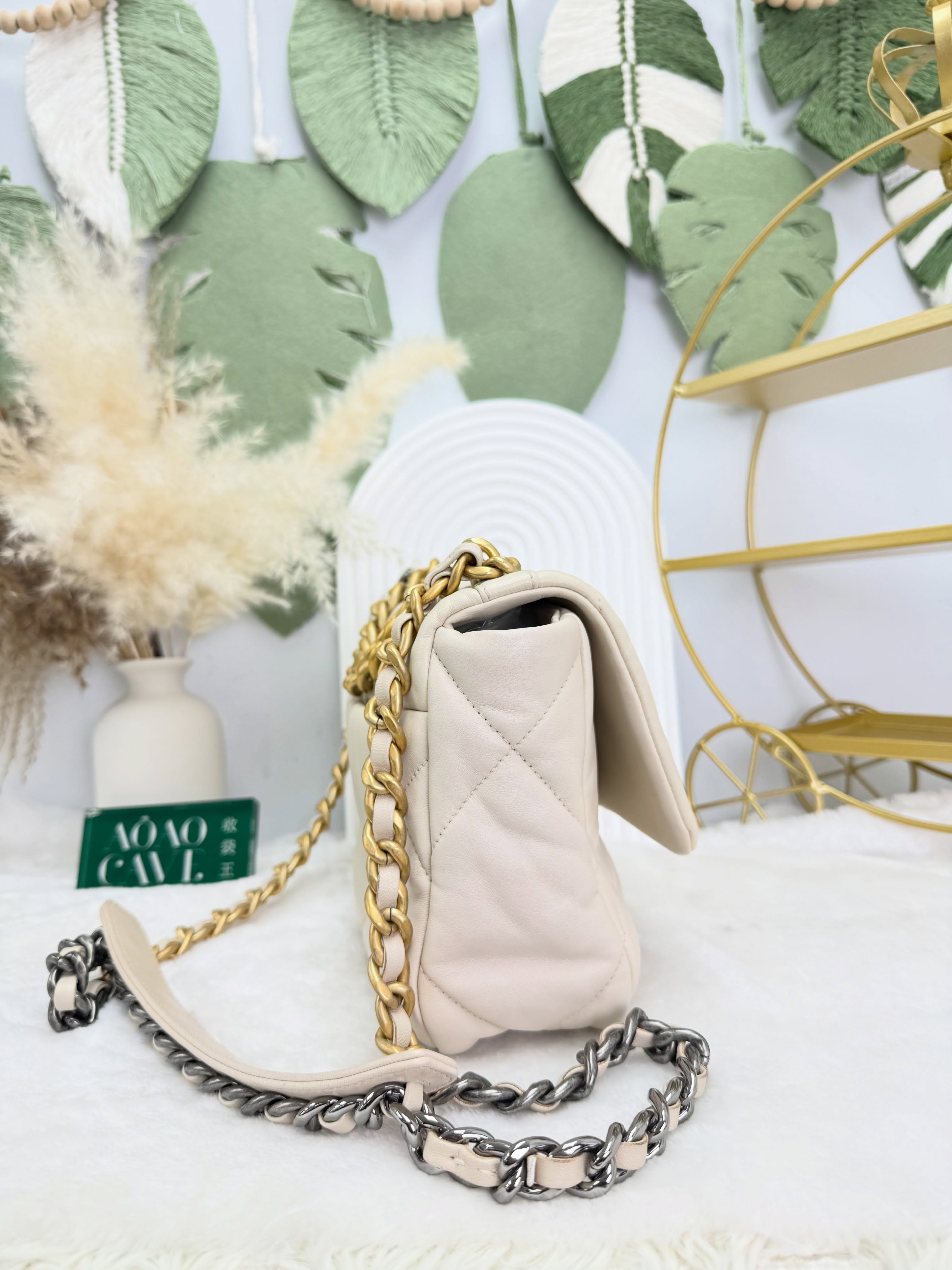 Chanel👜 PRE OWNED 🛍️19bag Small size 白色 有塵袋 30開卡 🔥 