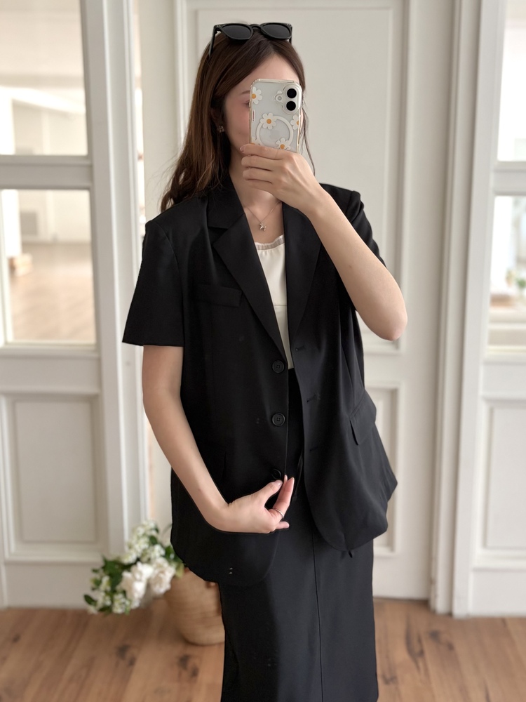Noir Air Relaxed Blazer (Black)