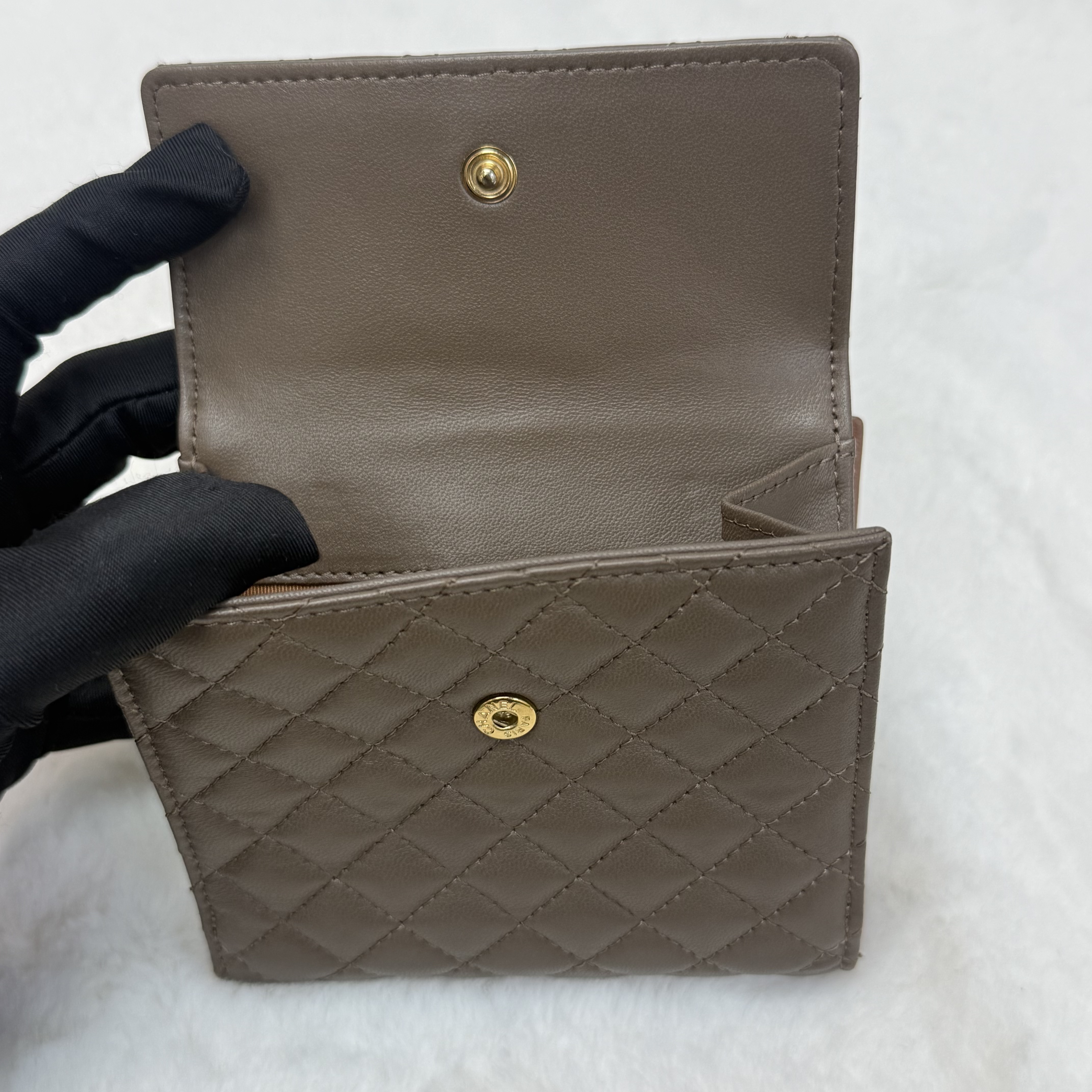 CHANEL香奈兒卡包 方形半口蓋錢包 駝色金扣 菱格紋羊皮零錢包 