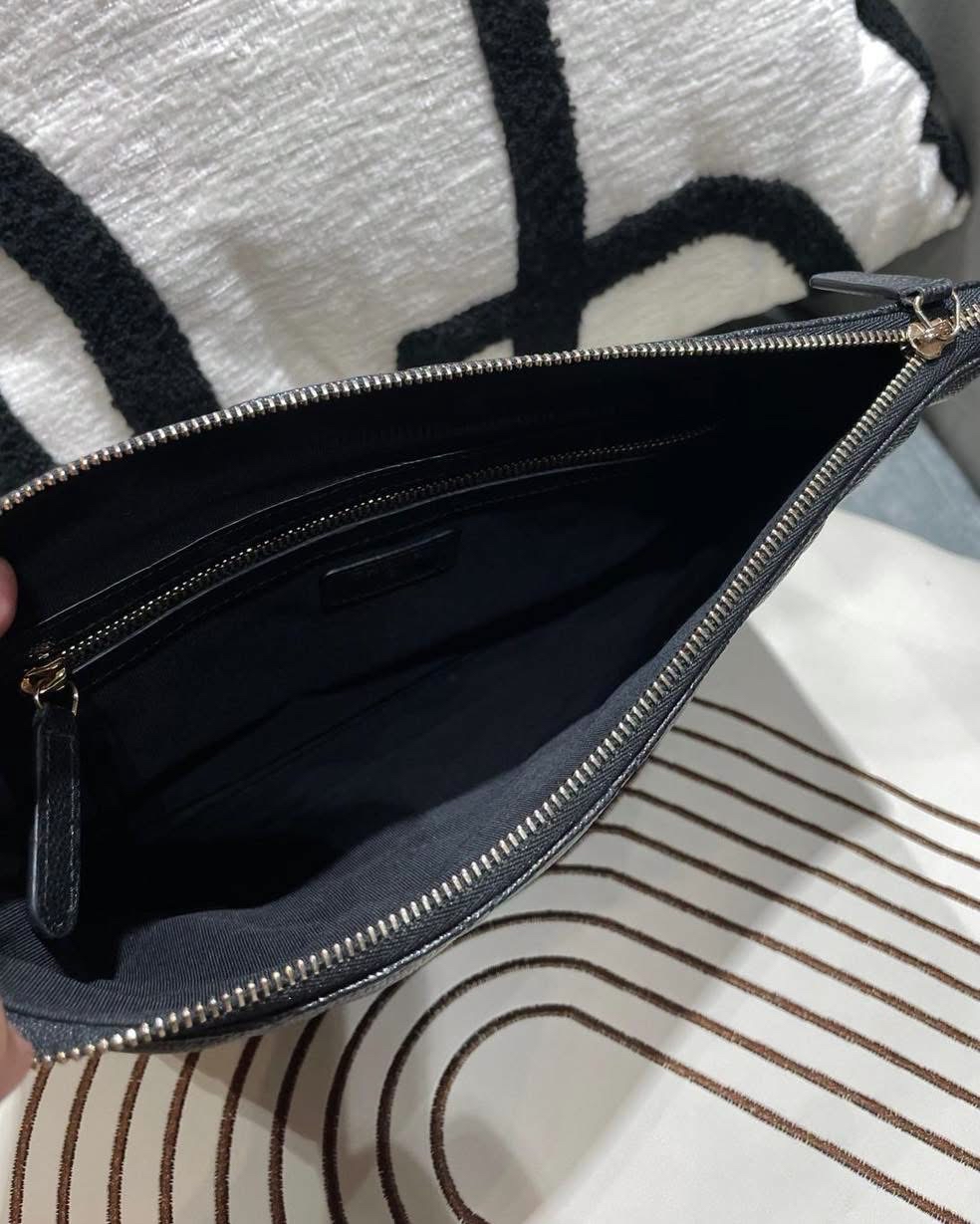 Chanel clutch bag 黑色荔枝牛皮手拿包 100%Authentic , 98%new  ✅card✅dust bag