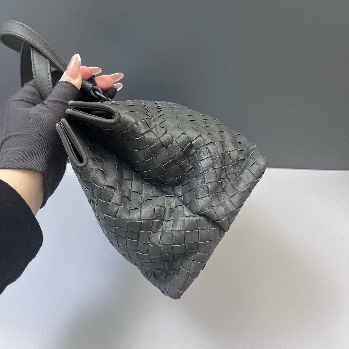 【預訂貨品】BV 灰色編織tote bag