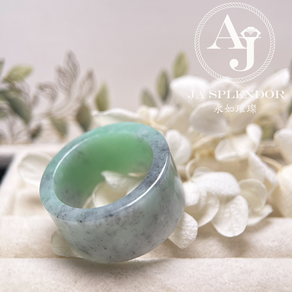 JR-197 天然翡翠A玉 果綠灑烏鷄半山半水扳指