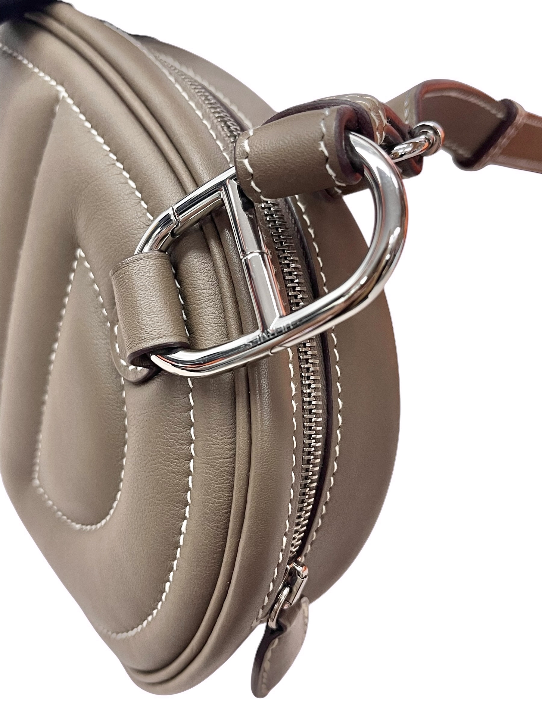Pre-owned Hermes In The Loop BNANE VEAU Swift Stamp Z / Product Code: 081307