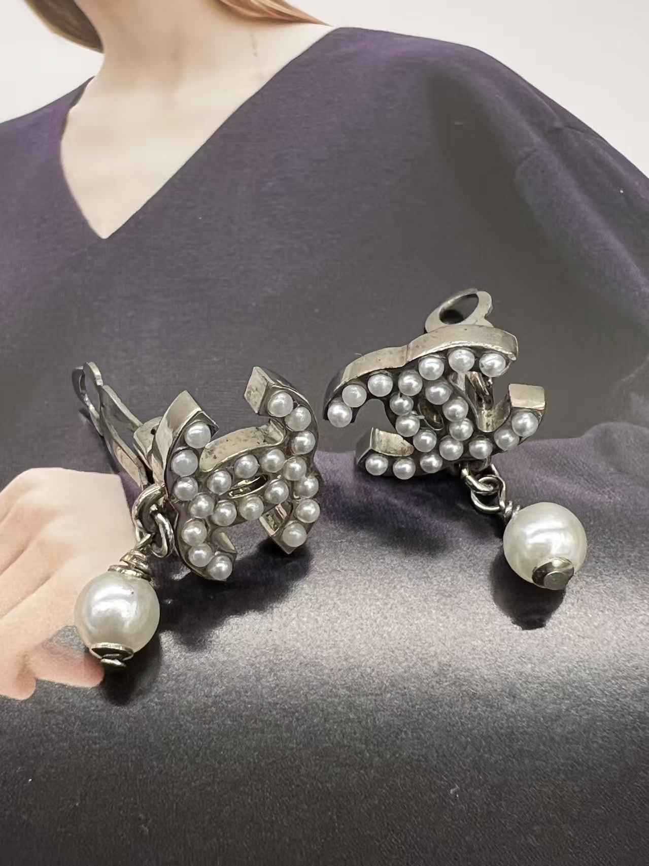 Chanel earrings silver in metal