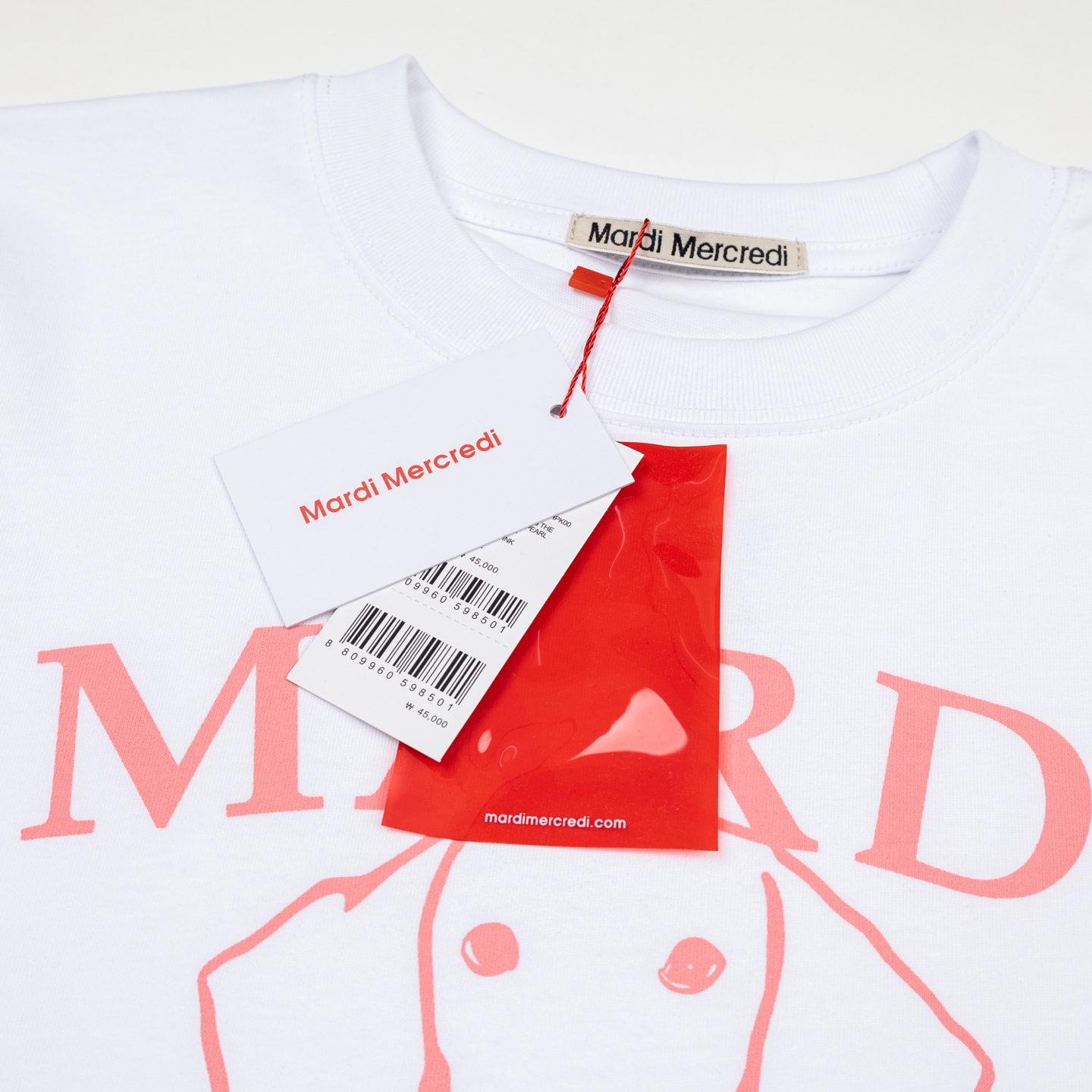 Mardi Mercredi Swing The Tail Ddanji Pearl Necklace T-shirt