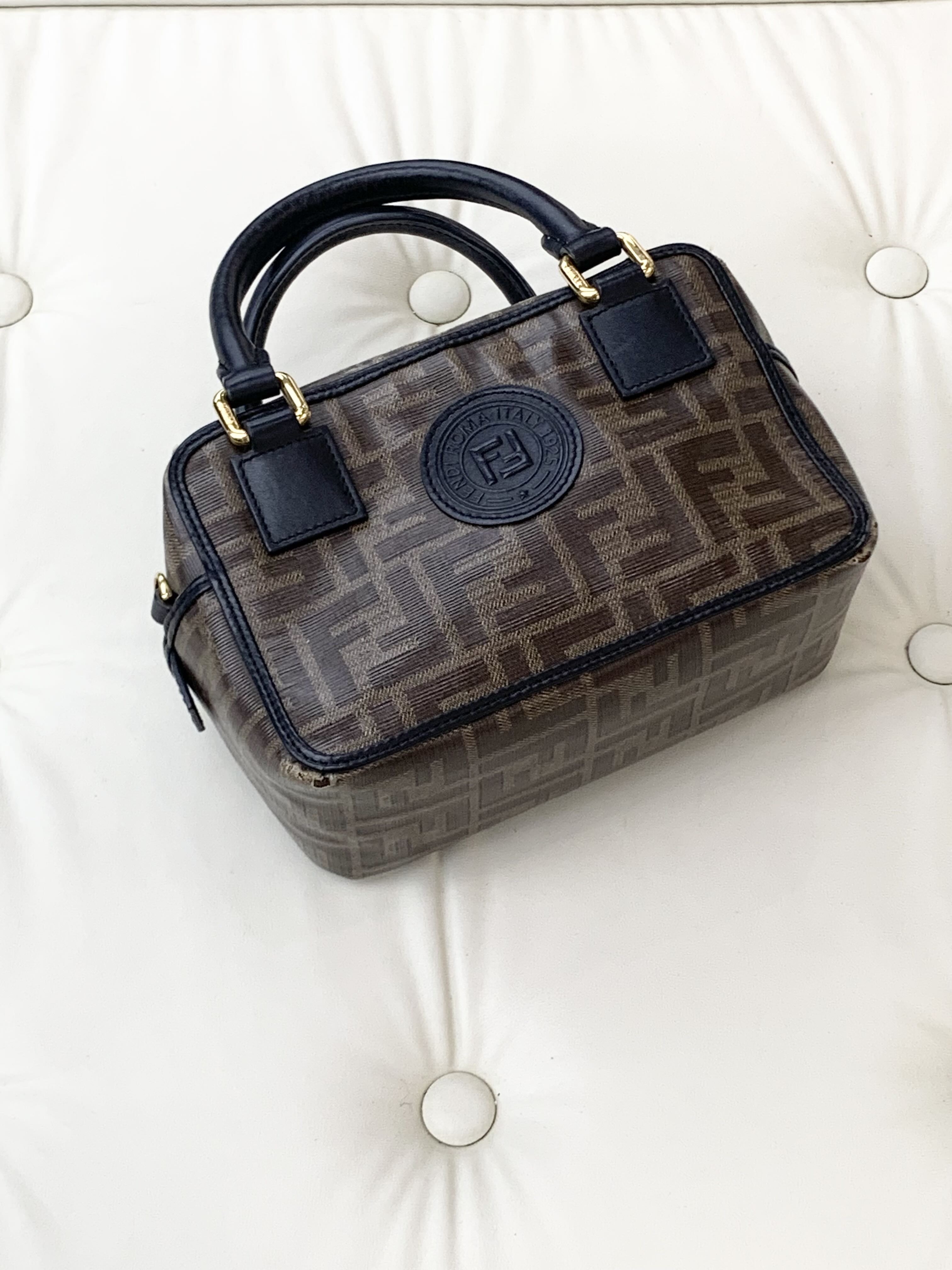 【預訂貨品】FENDI Zucca經典老花相機包