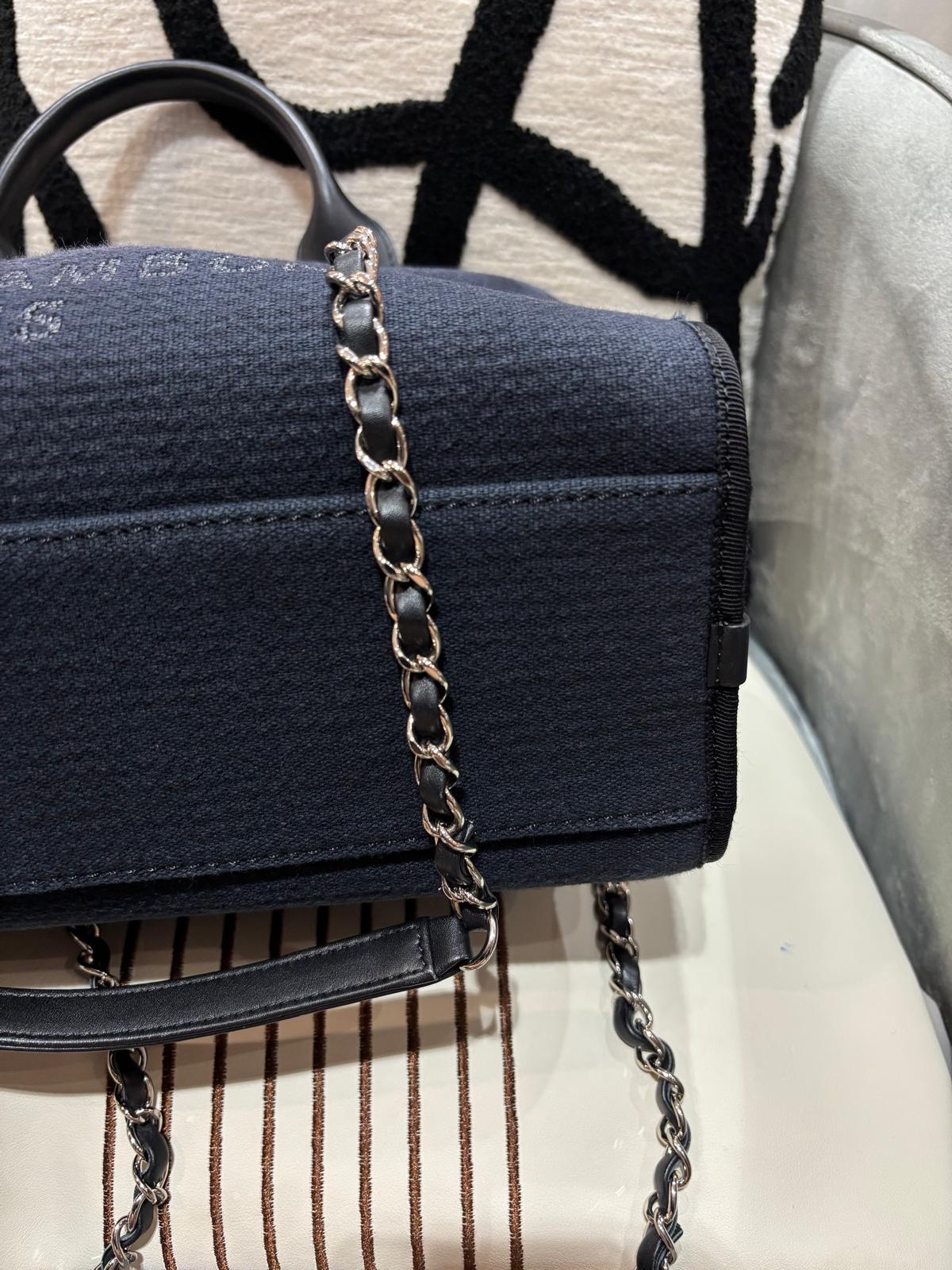 Chanel deauville Boston bag  Navy 100%Authentic,95%new  ✅晶片✅Dust bag 
