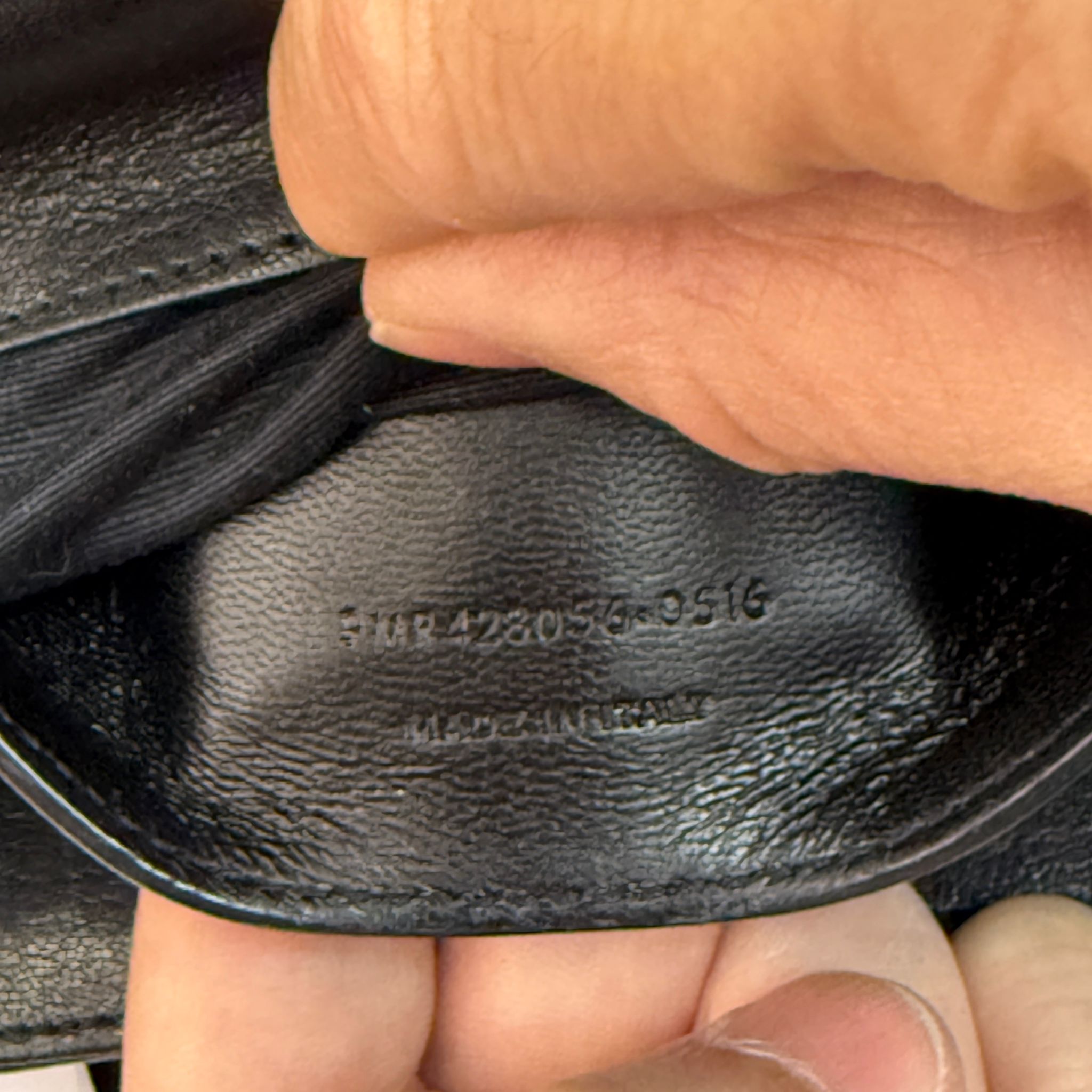 YSL 信封袋  V紋黑色銀扣牛皮 字母logo V紋設計