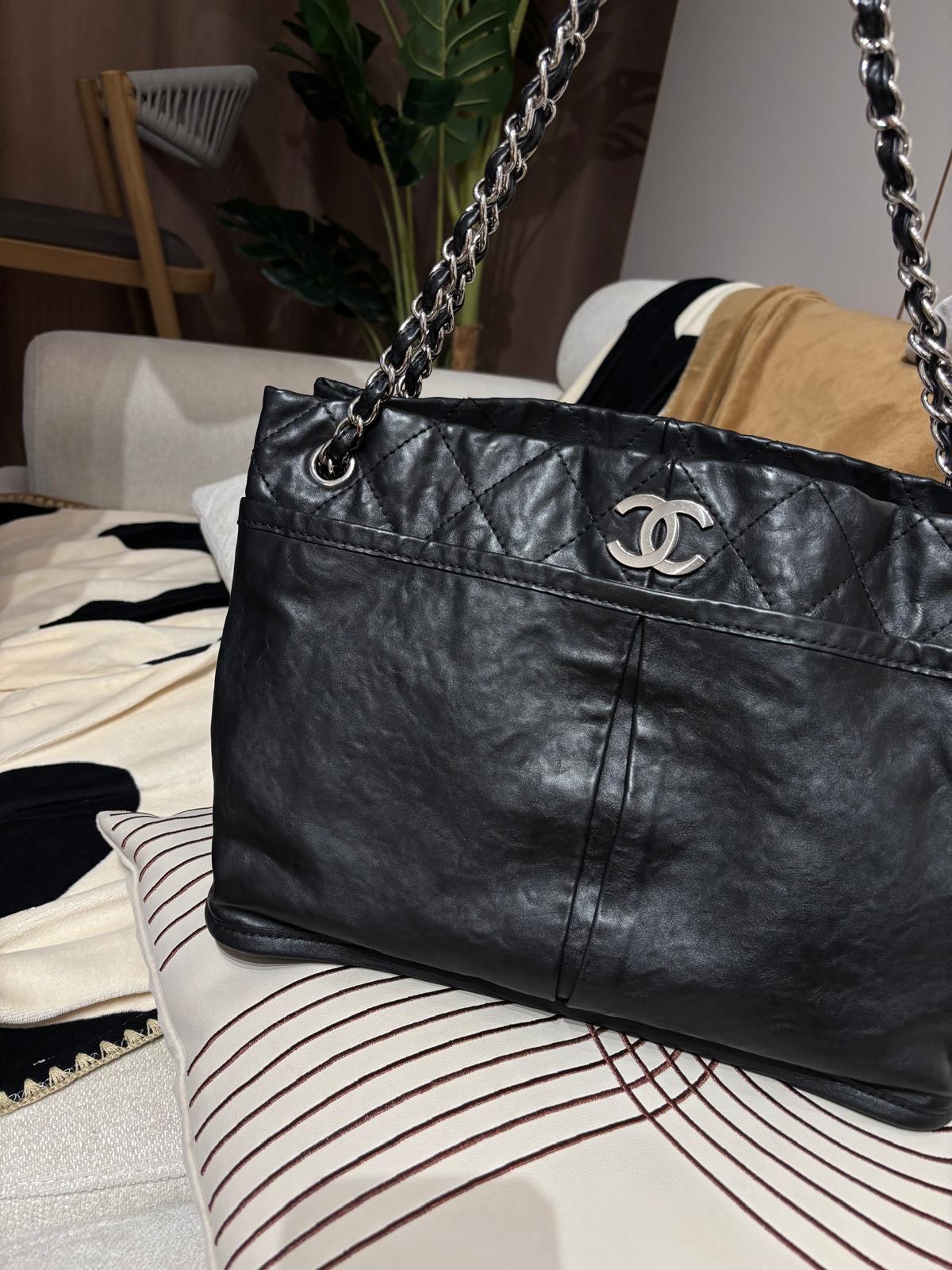 Chanel shoulder bag calfskin ,黑色牛皮 100%Authentic,95%new  ✅card✅dust bag  