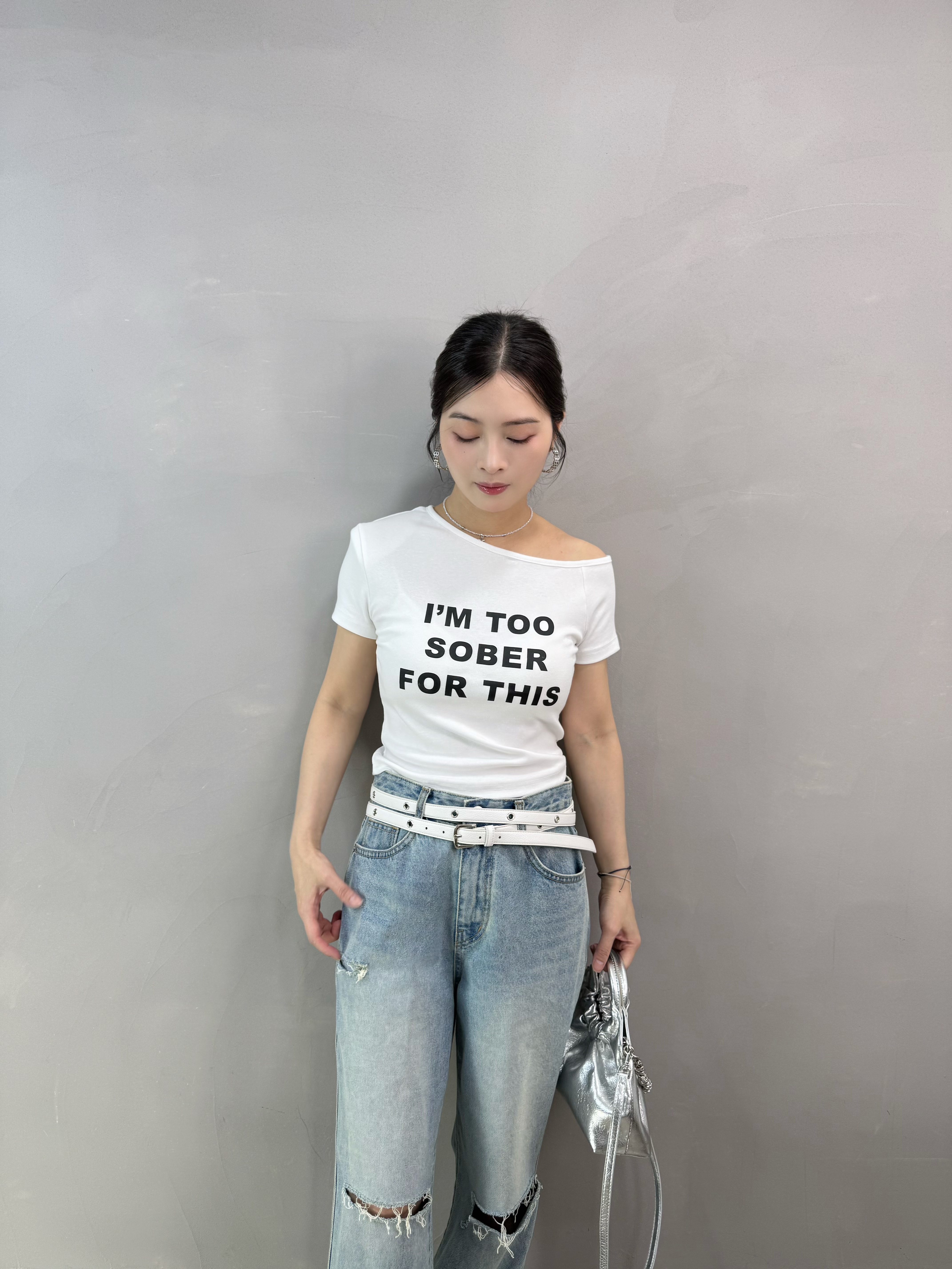 T68 斜領英文字短tee
