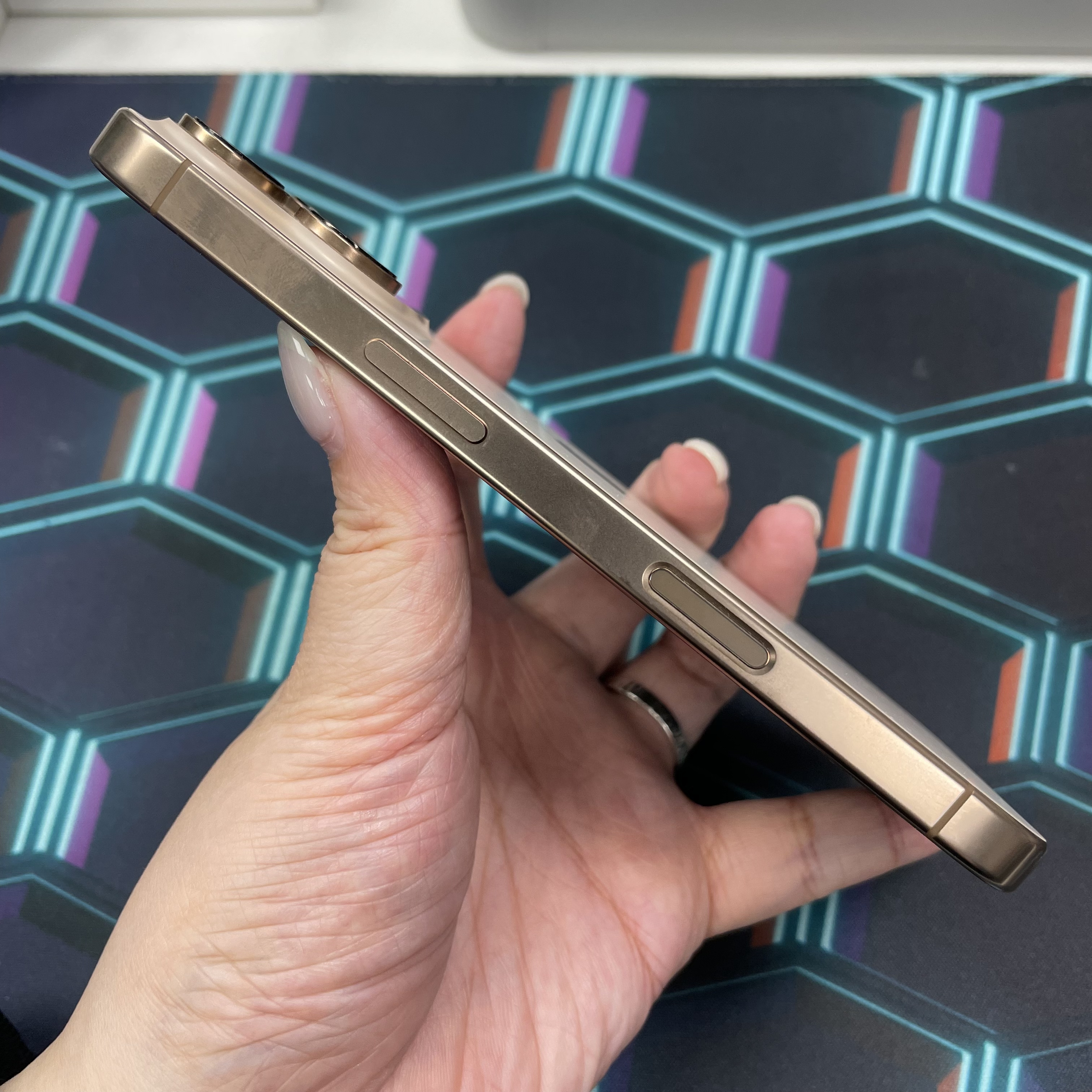 *6619 16 Pro 靚機 256GB 電91 沙色 gold