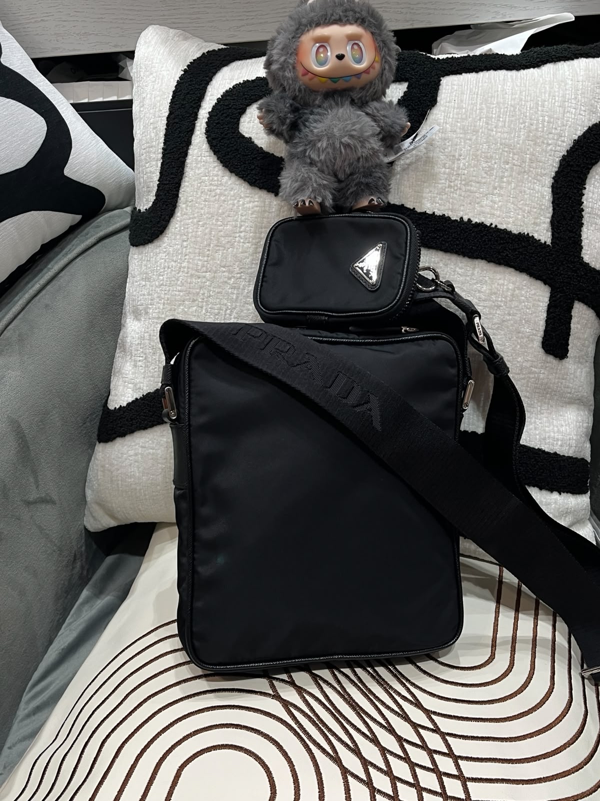 PRADA Re-Nylon Shoulder Bag 2VH112 black 100%Authentic, 98%new ✅card booklet ✅dust bag 