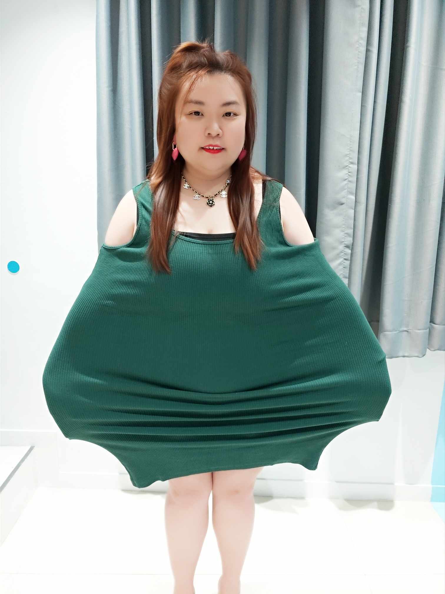 ENF08 E06-502570 无袖简约款连衣裙