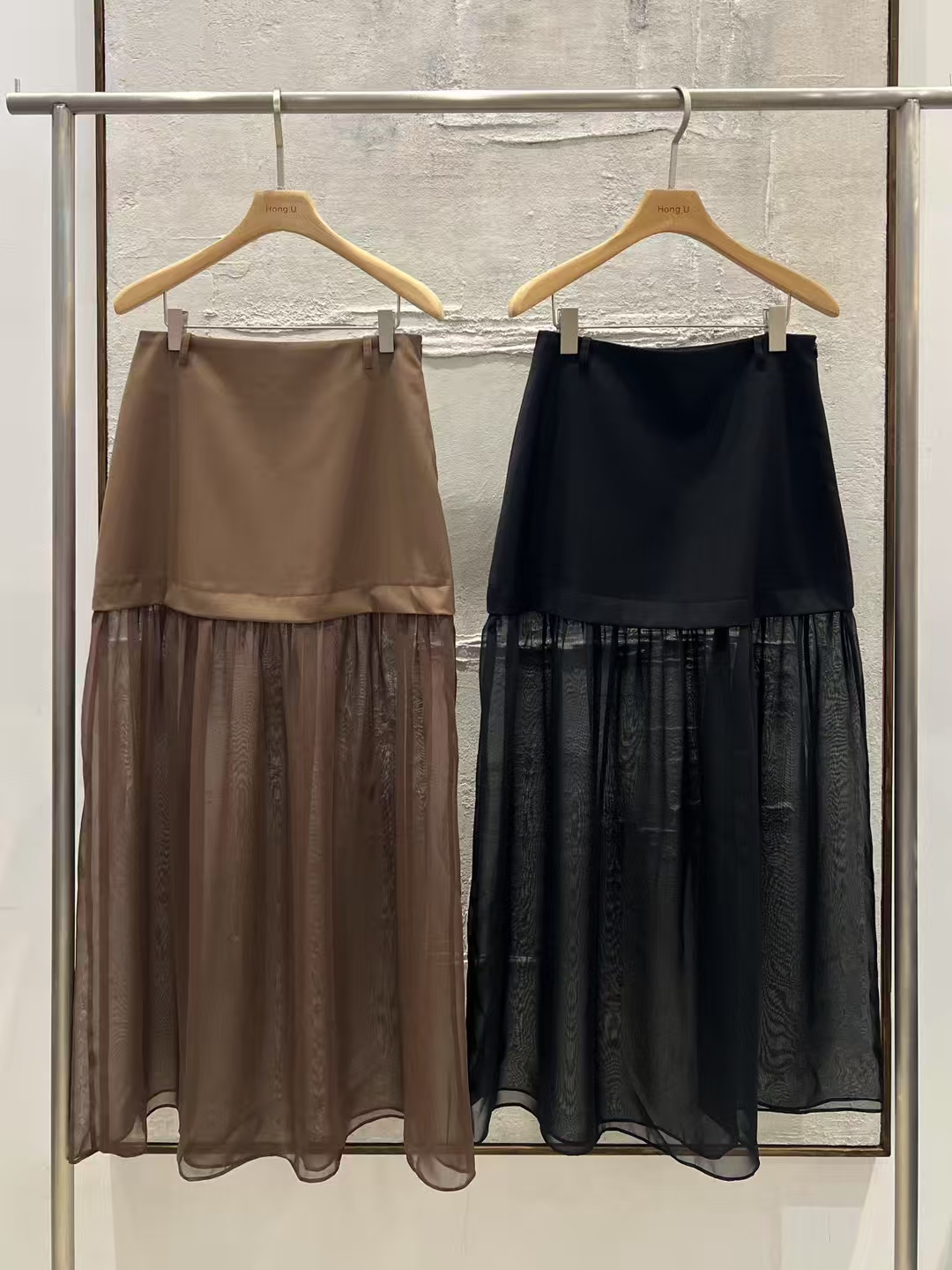 Two-Tone Paneled Skirt with Flowing Chiffon Hem ‖ 拼接质感雪纺飘摆半裙 KR0399262