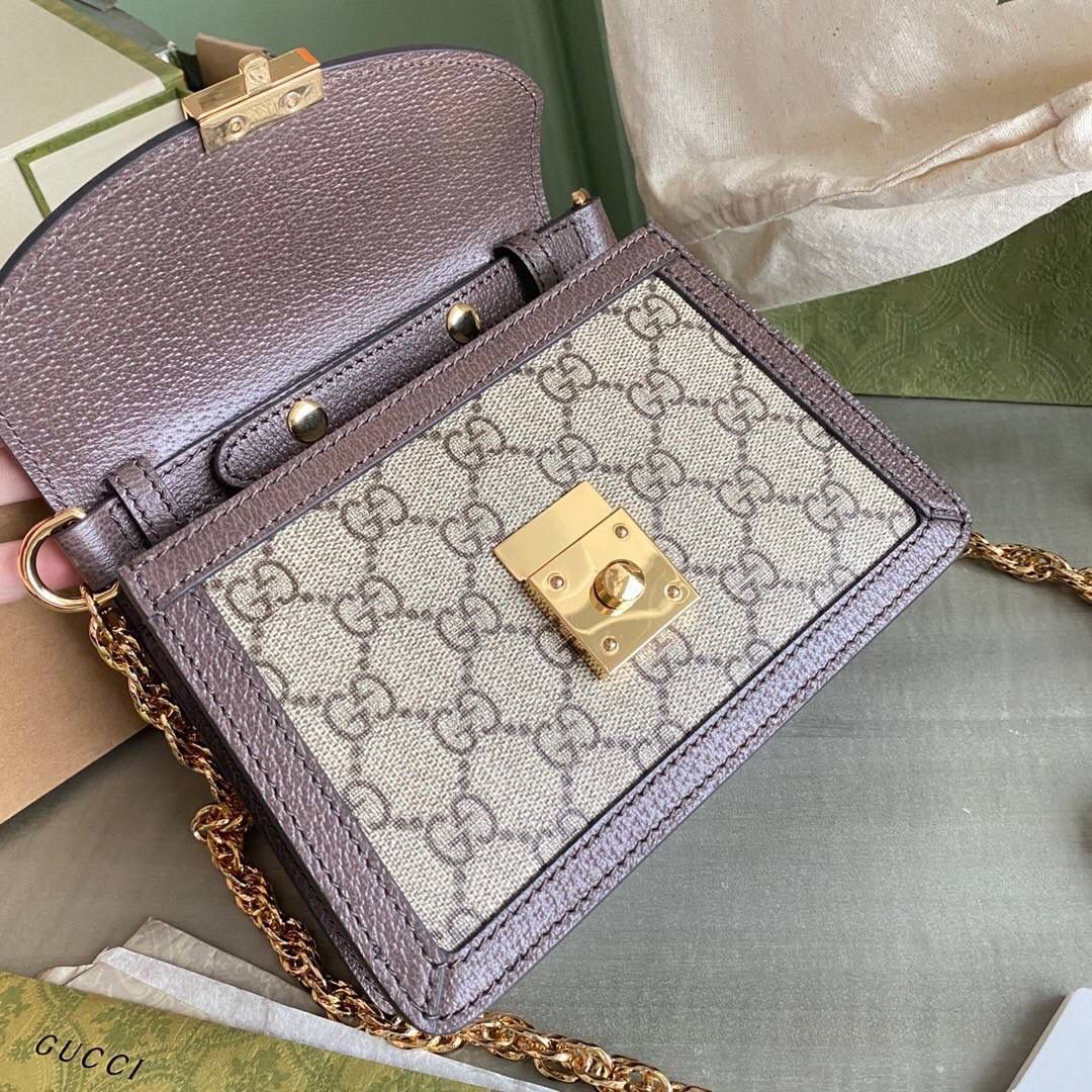 独家特级正品 g696180：尺寸：17.5136cm!全新时装系列用色彩讲述动人的故事。gg supreme帆布是品牌的一款代表性面料，其灵感源自30年代的典藏设计。经典米色和乌木色设计经焕新演绎后，呈现为米色和白色的清新组合🔥🔥