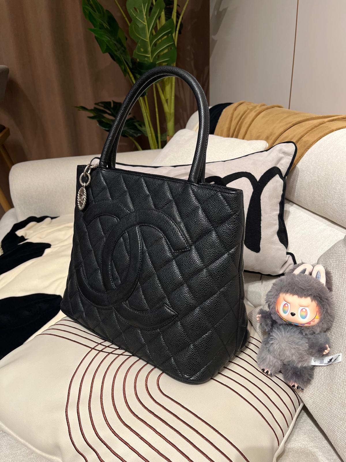 Chanel 黑色魚子醬牛皮希爾頓包，Vintage 絕版 100%Authentic ,95%new✅14Card ✅Dust bag