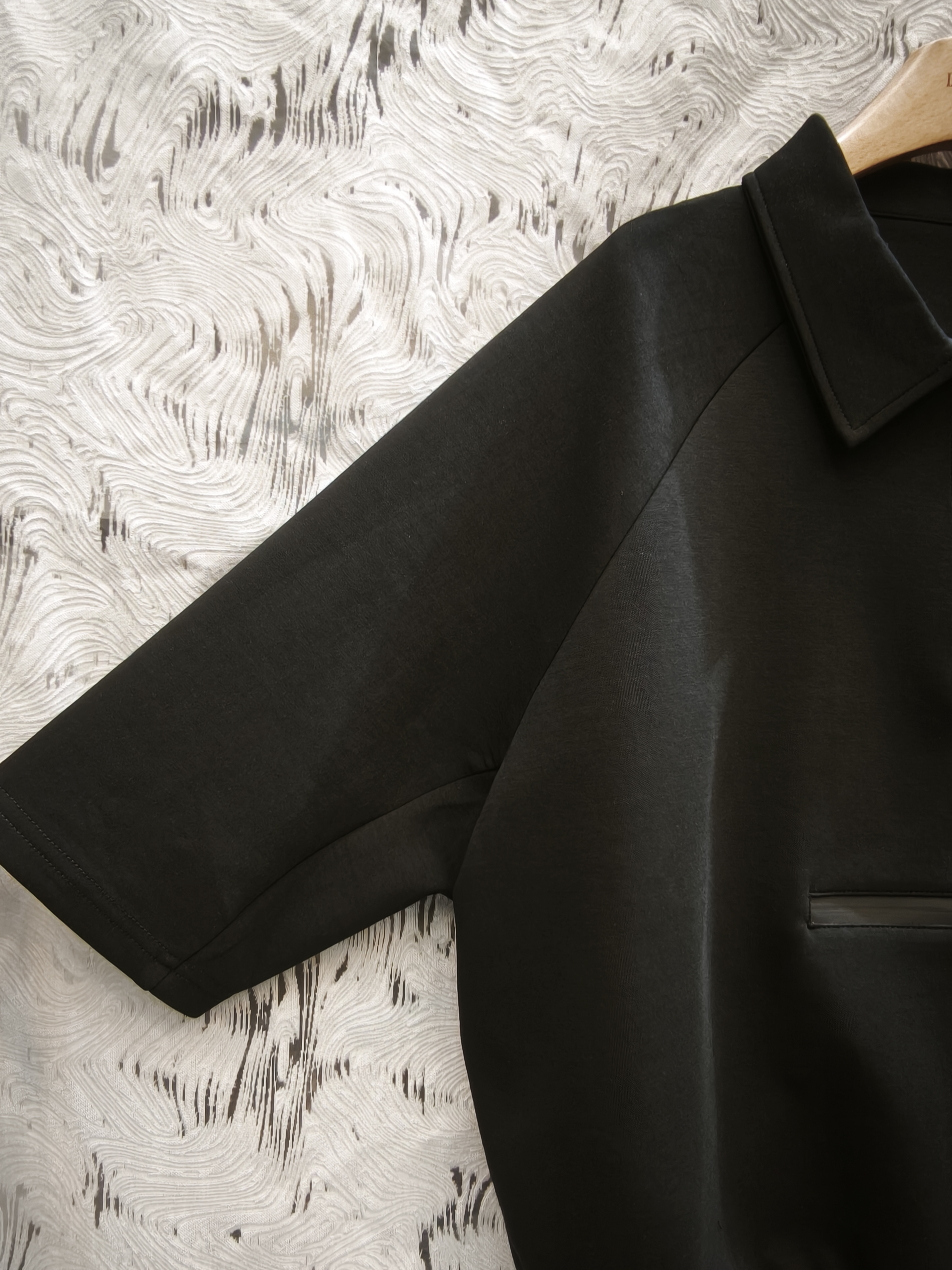 舒適空氣棉反領半開Tee