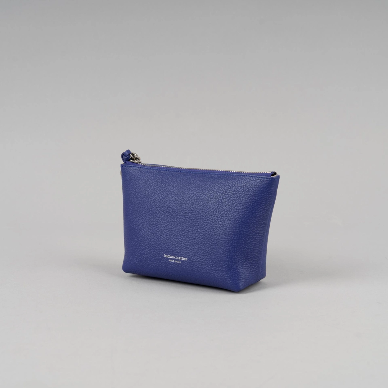 【收納包】 預訂_Stand Pouch S By Bucks & leather