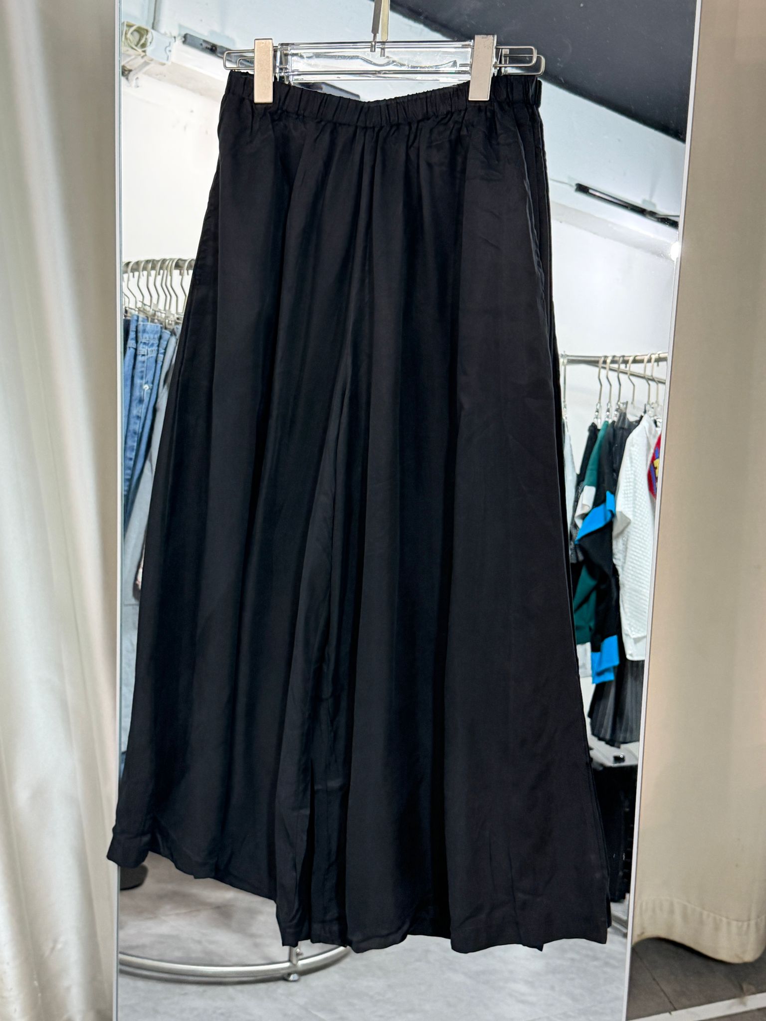 黑色寬鬆冰涼垂墜裙褲