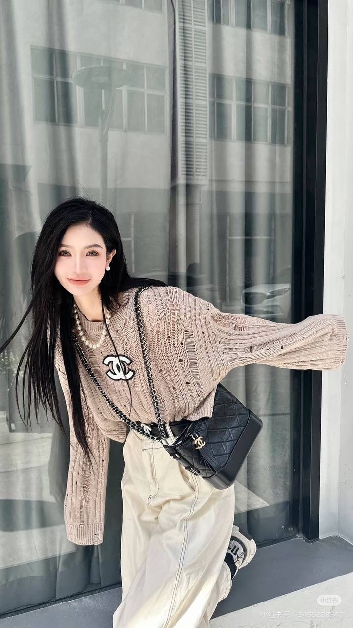 流浪包中號鑒定版 👜 一包一碼 支持全球鑒定查驗身份證原廠專G 蒙塔貝拉原廠皮料過關清單資料可査詢 四大金剛之一的流浪包百搭不膩，大愛它的帥氣隨性慵懶優雅！ 中號size男女都可以駕馭，輕鬆背出屬於自己的風格！ 五金：全鋼做舊復古五金 皮料：蒙塔貝拉原廠皮 尺寸大号：21*28*10cm 小号：15*20*8cm