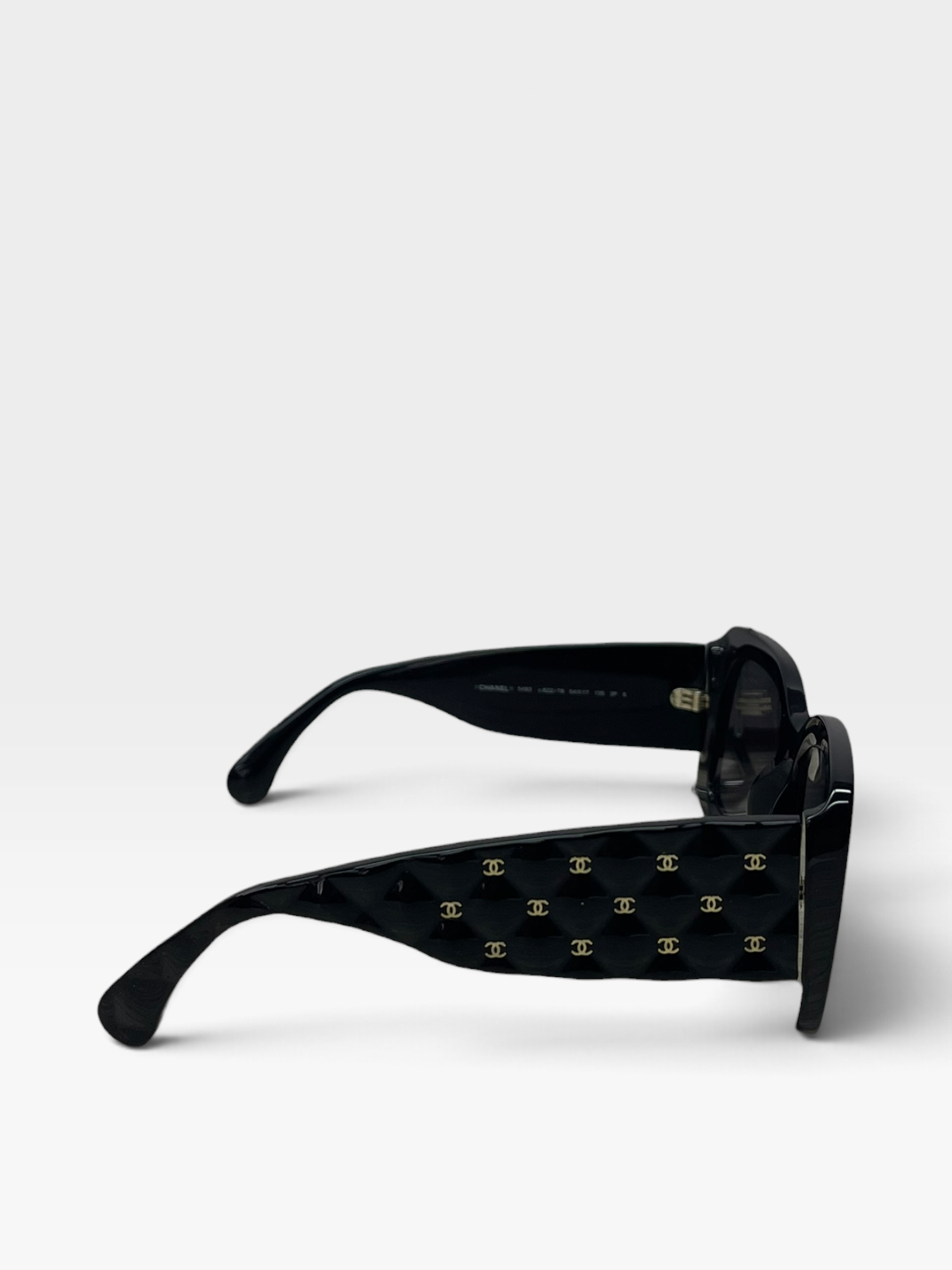 Pre-Owned CHANEL Sunglasses / Product Code: 090901