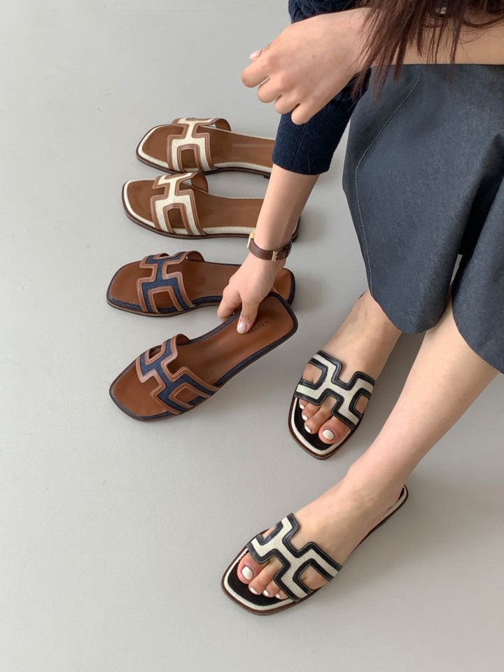 Contrast Hannah Sandals (3 colors)