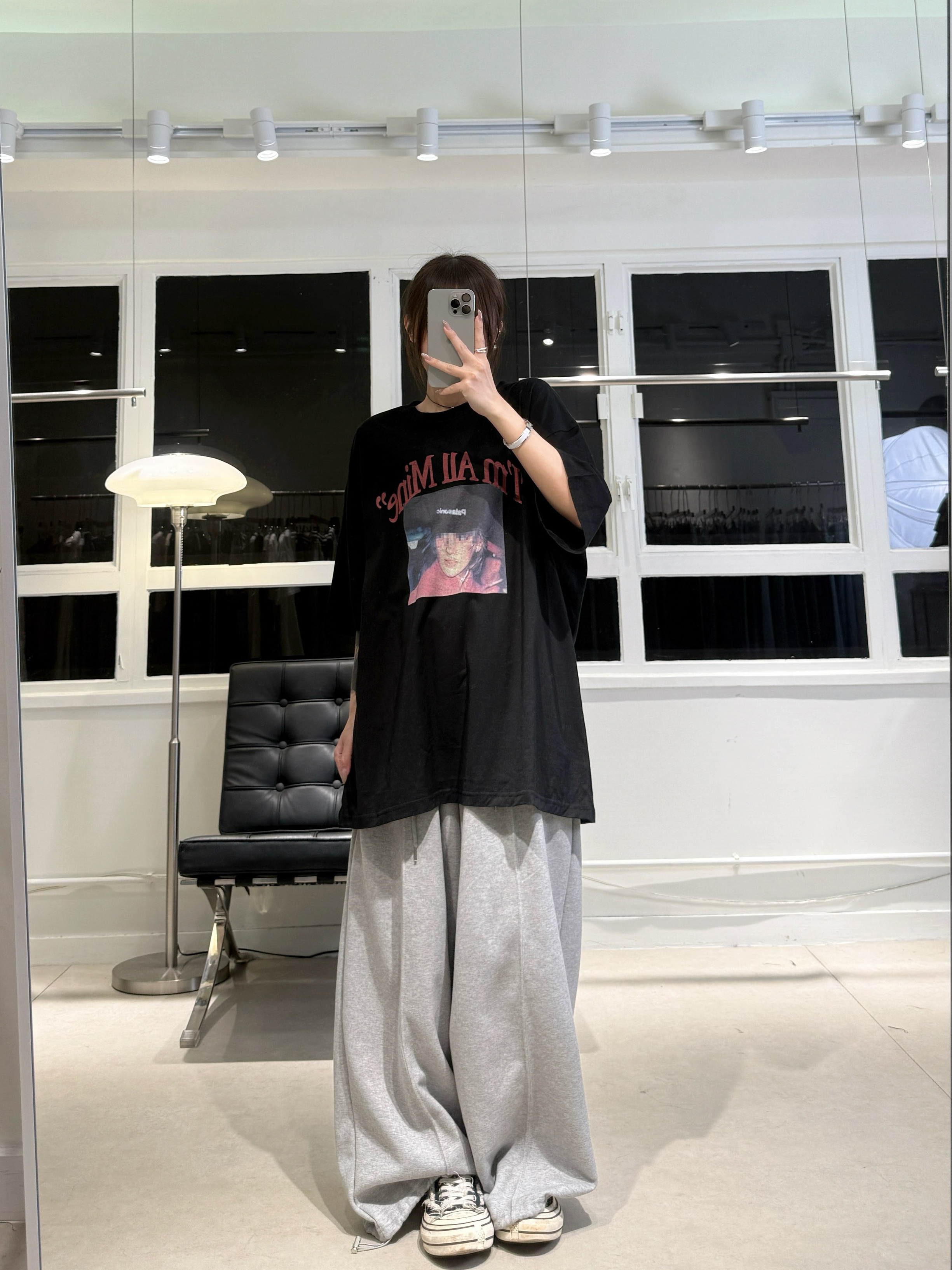 𝐒𝐨𝐟𝐭 𝐯𝐢𝐧𝐭𝐚𝐠𝐞 𝐨𝐯𝐞𝐫𝐬𝐢𝐳𝐞𝐝 𝐠𝐫𝐚𝐩𝐡𝐢𝐜 𝐭𝐞𝐞