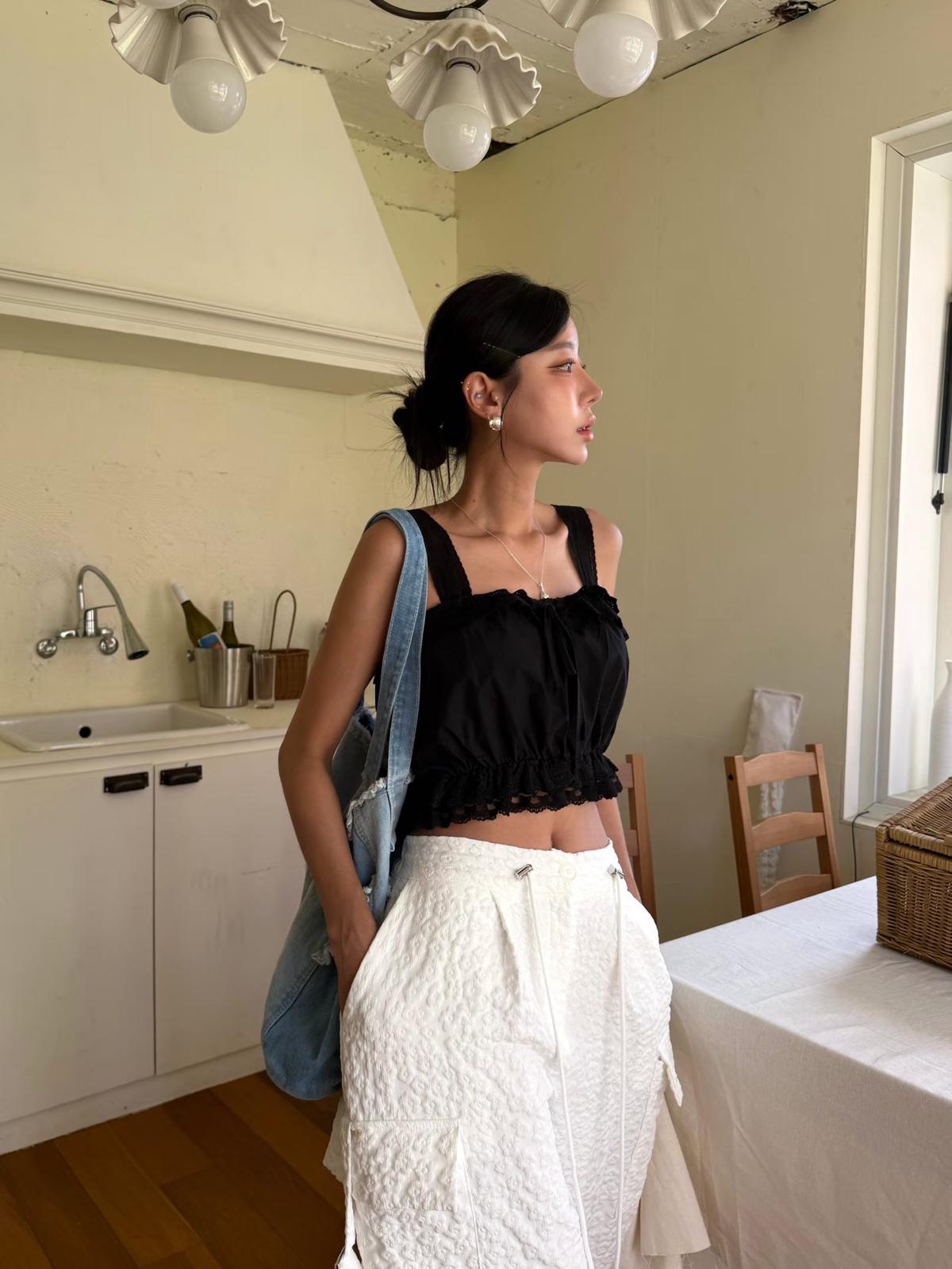 R08 短身通花ruffle top