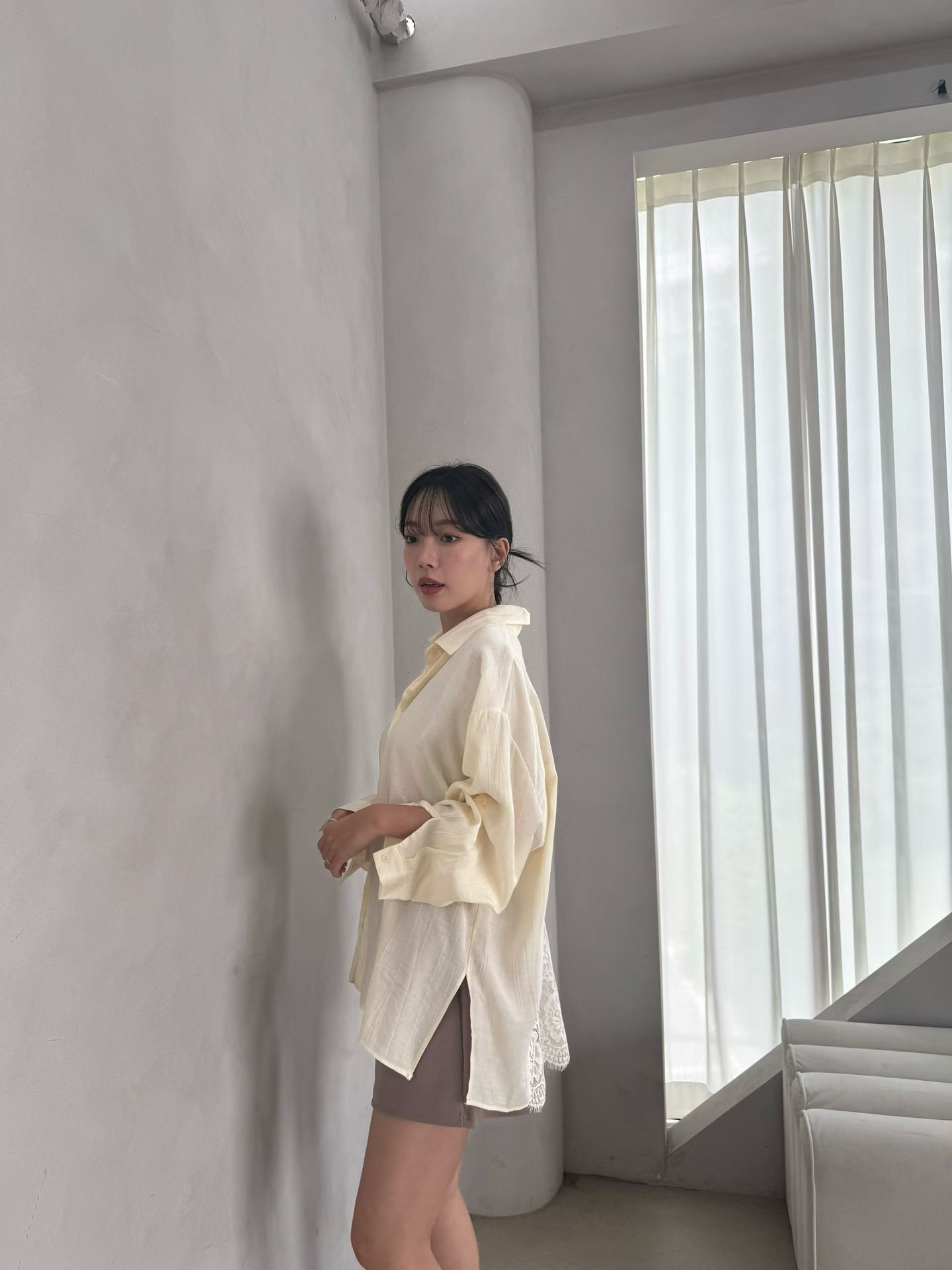 MA16 後背透肌蕾絲拼接寬鬆襯衫