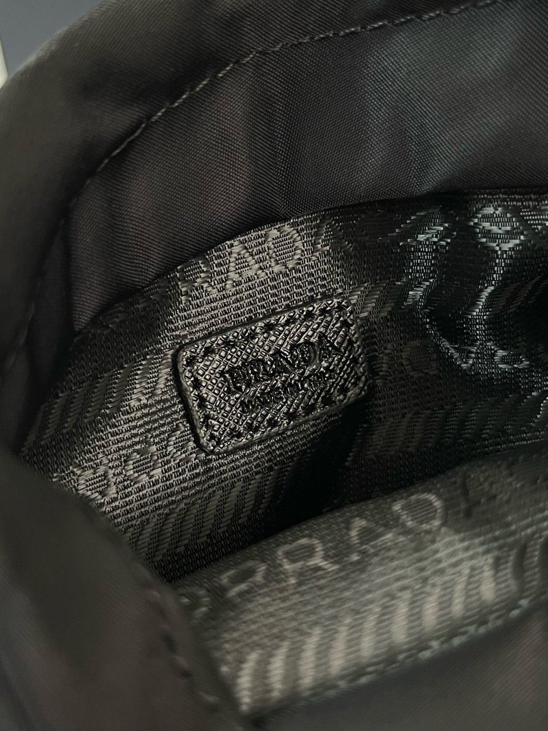 【頂級原單】PRADA Re-Nylon smartphone case 手機包