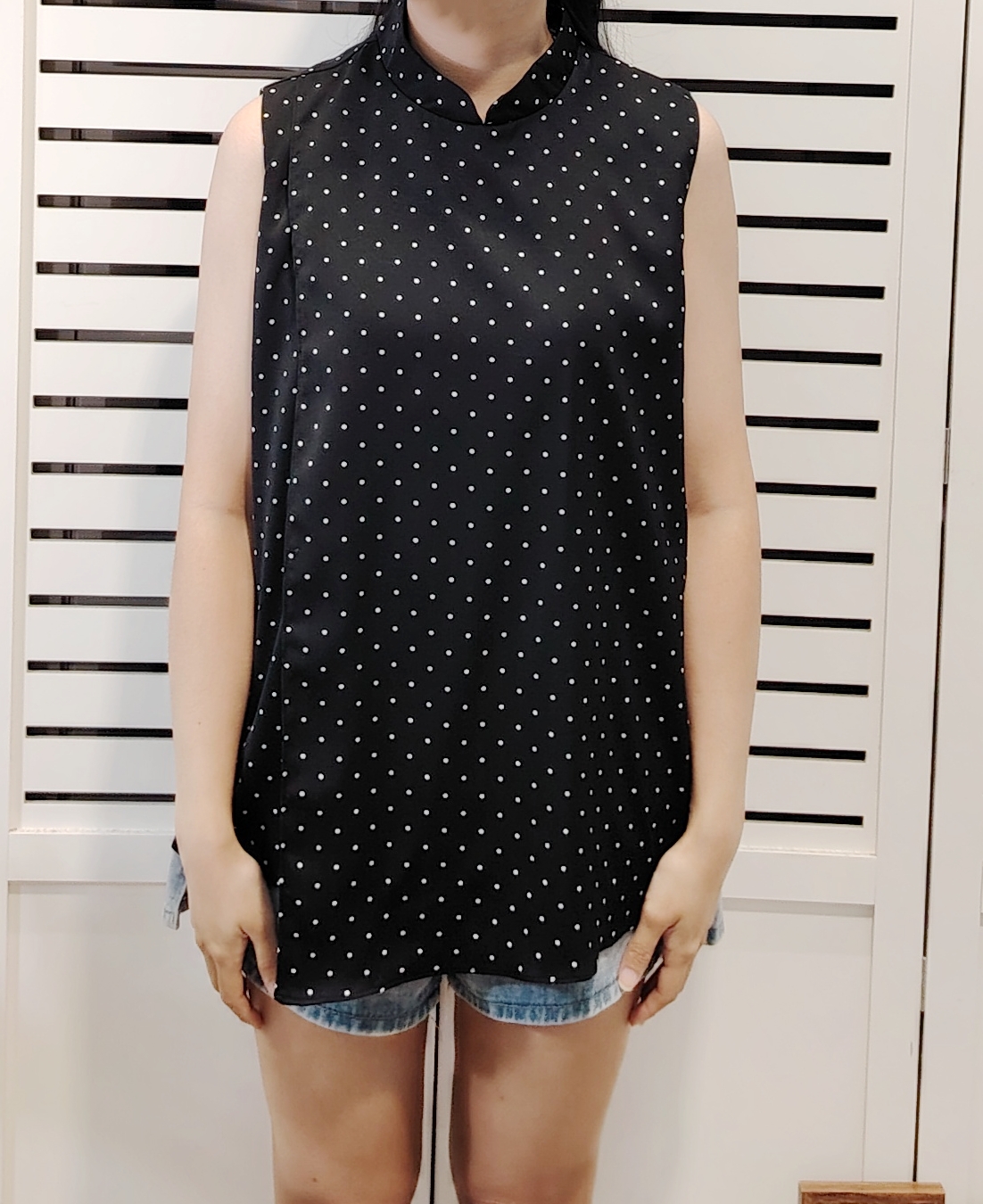 25025 Oriental Polka Dot Sleeve Less Blouse