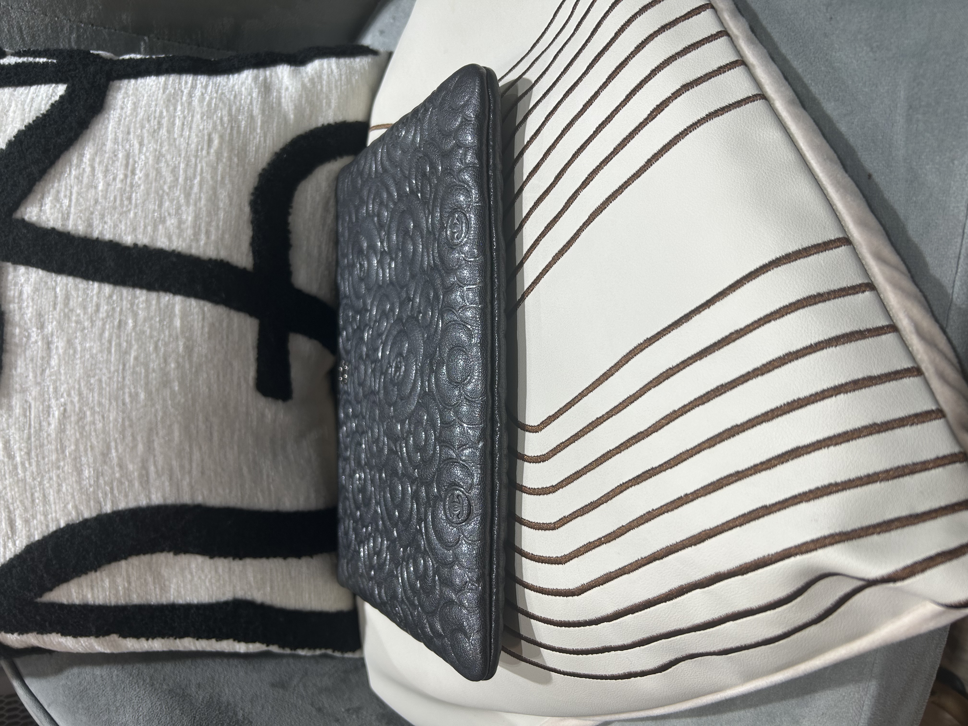 未使用品 Chanel zip pouch 灰色山茶花牛皮Clutch Bag 收納包 100%Authentic, Unused未使用品 ✅28Card