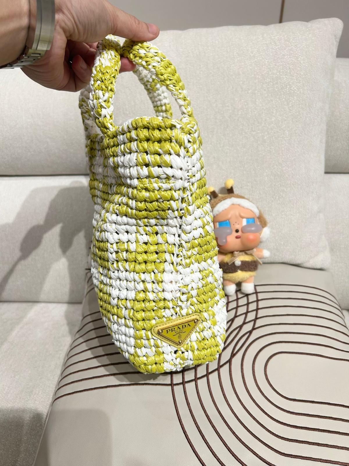 Prada Raffia bag 100%Authentic, 98%new ✅dust bag