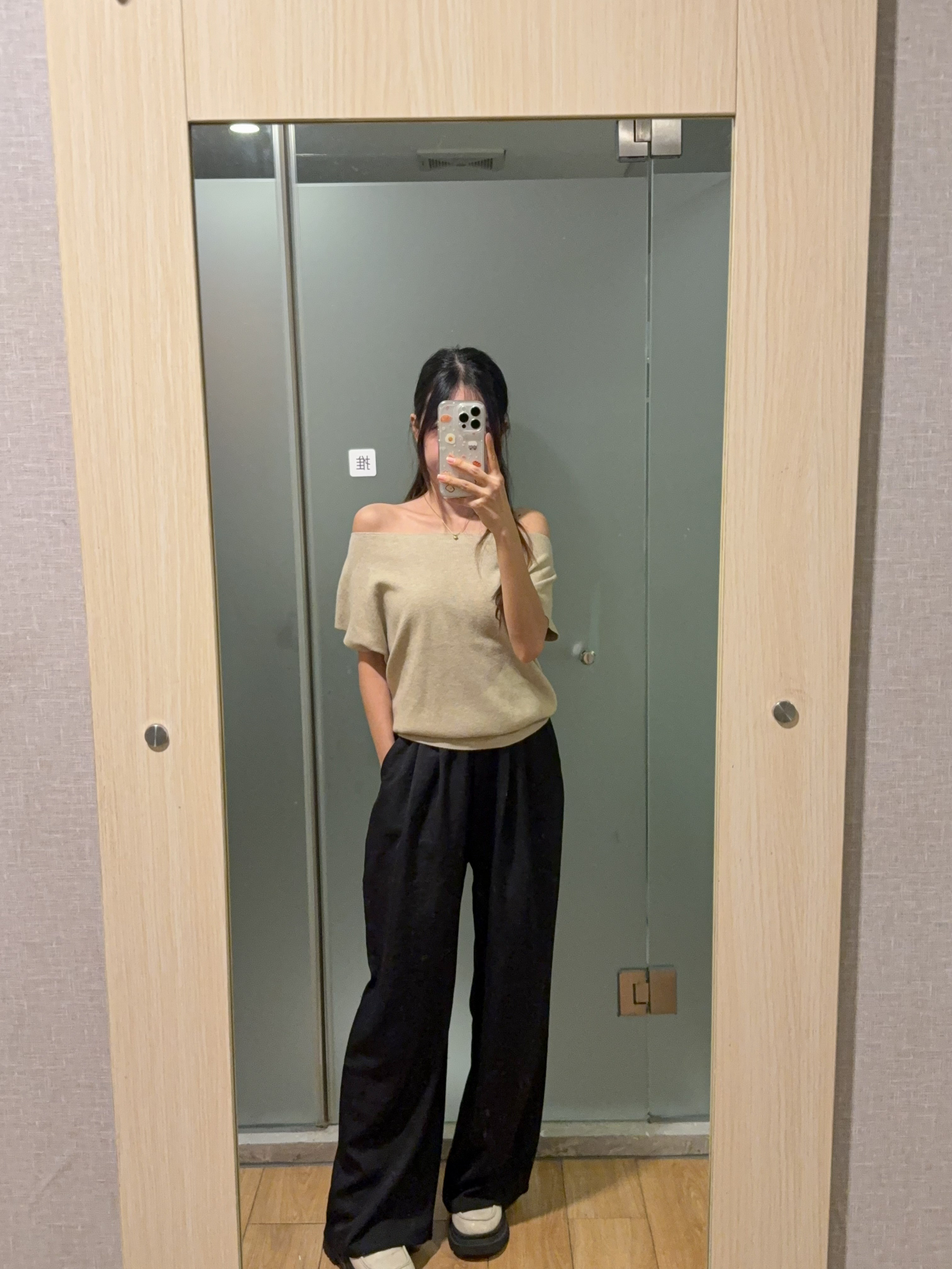 气质露肩羊绒针织上衣R3002