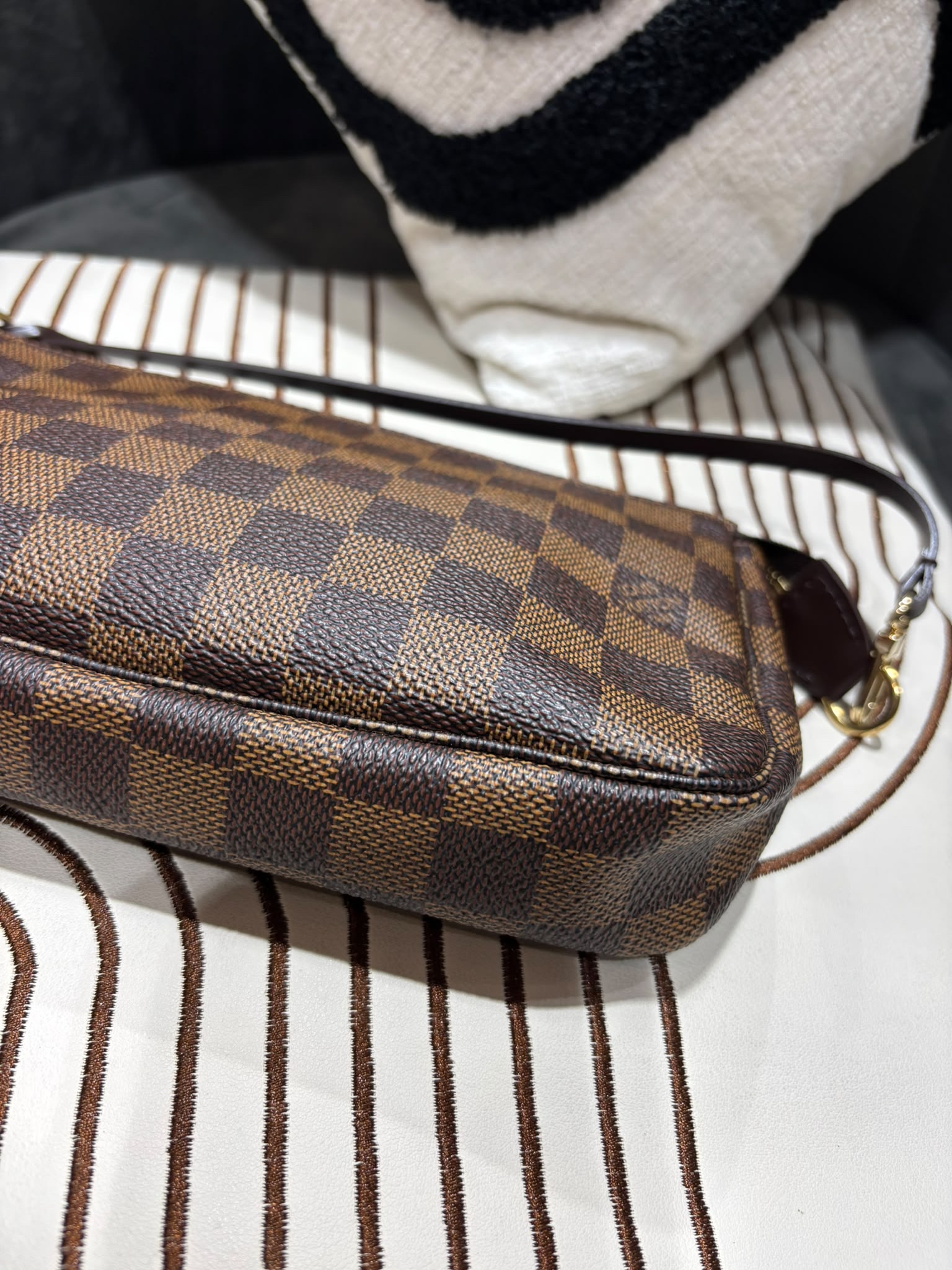 未使用品 LV Pochette Monogram 100%Authentic, unused 未使用品