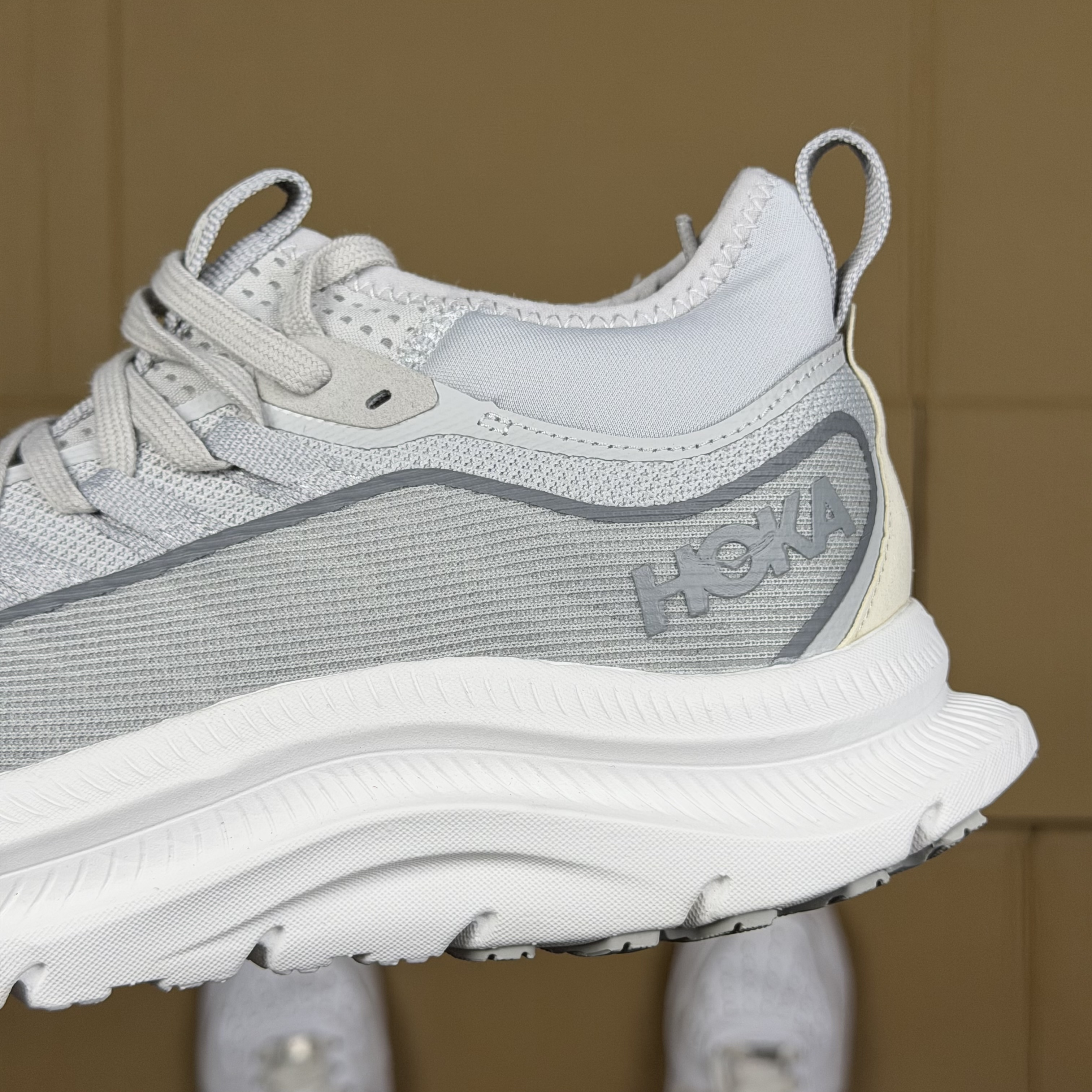 Hoka One One Kawana Mid