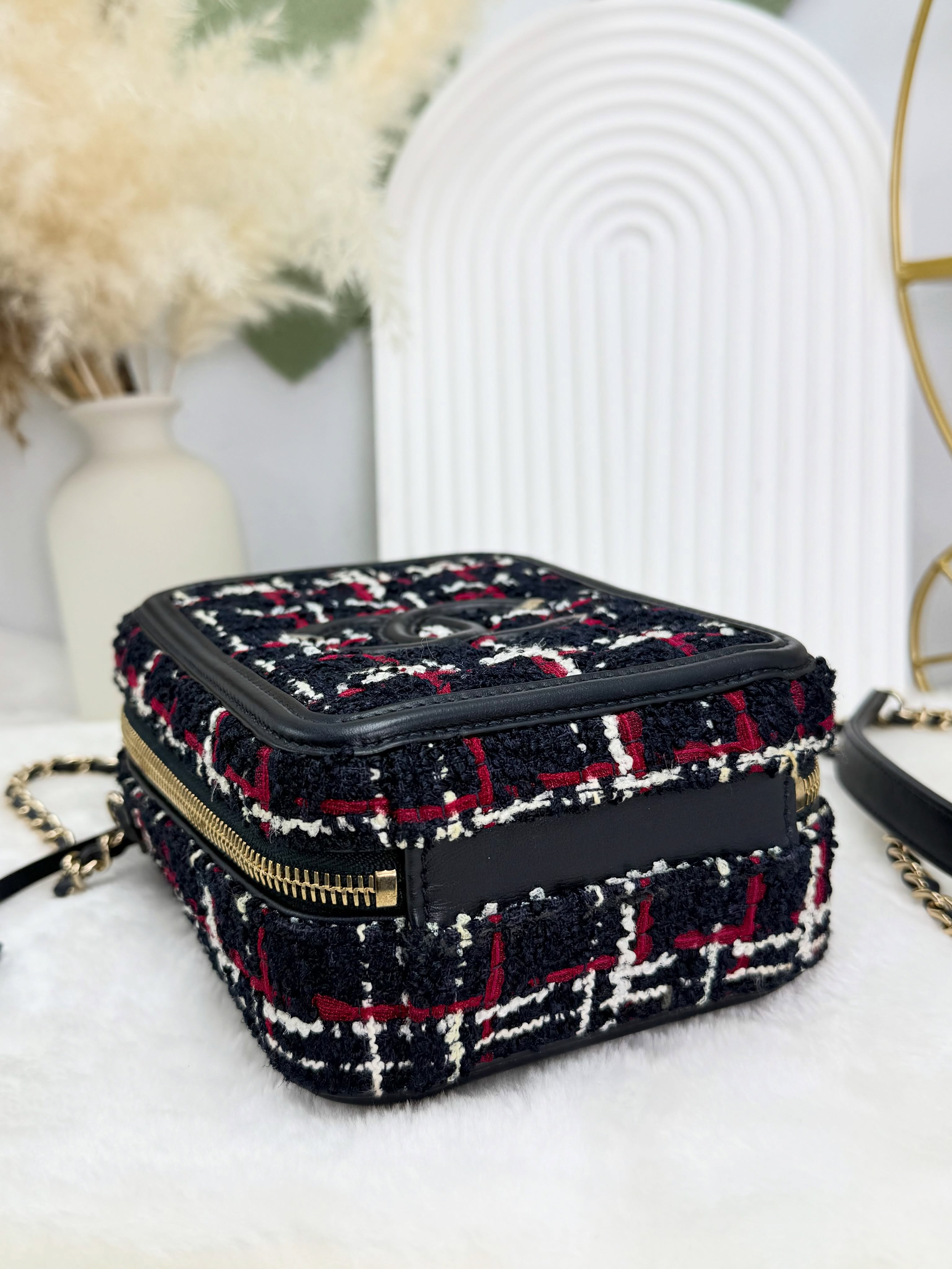 Chanel👜 PRE OWNED 🛍️Tweed 粗花呢豎版手提鏈條相機包💼30開 有塵袋 有卡❤️💙 