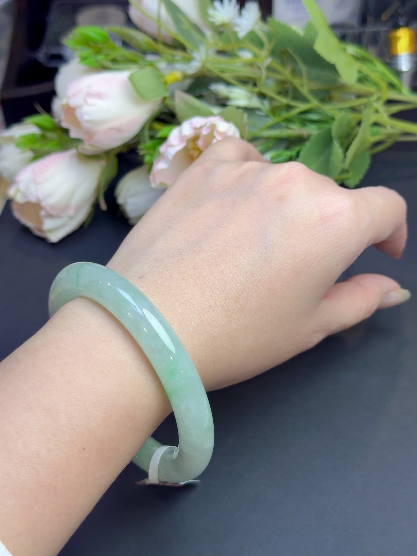 立春全场优惠！！🇲🇾超值Rm3600🉐🚫原价Rm4380.00冰胶金丝绿翡翠手镯 57*9*9mm 附证书#马来西亚翡翠 #怡保 #吉隆坡 #新山 #新加坡 翡翠手镯