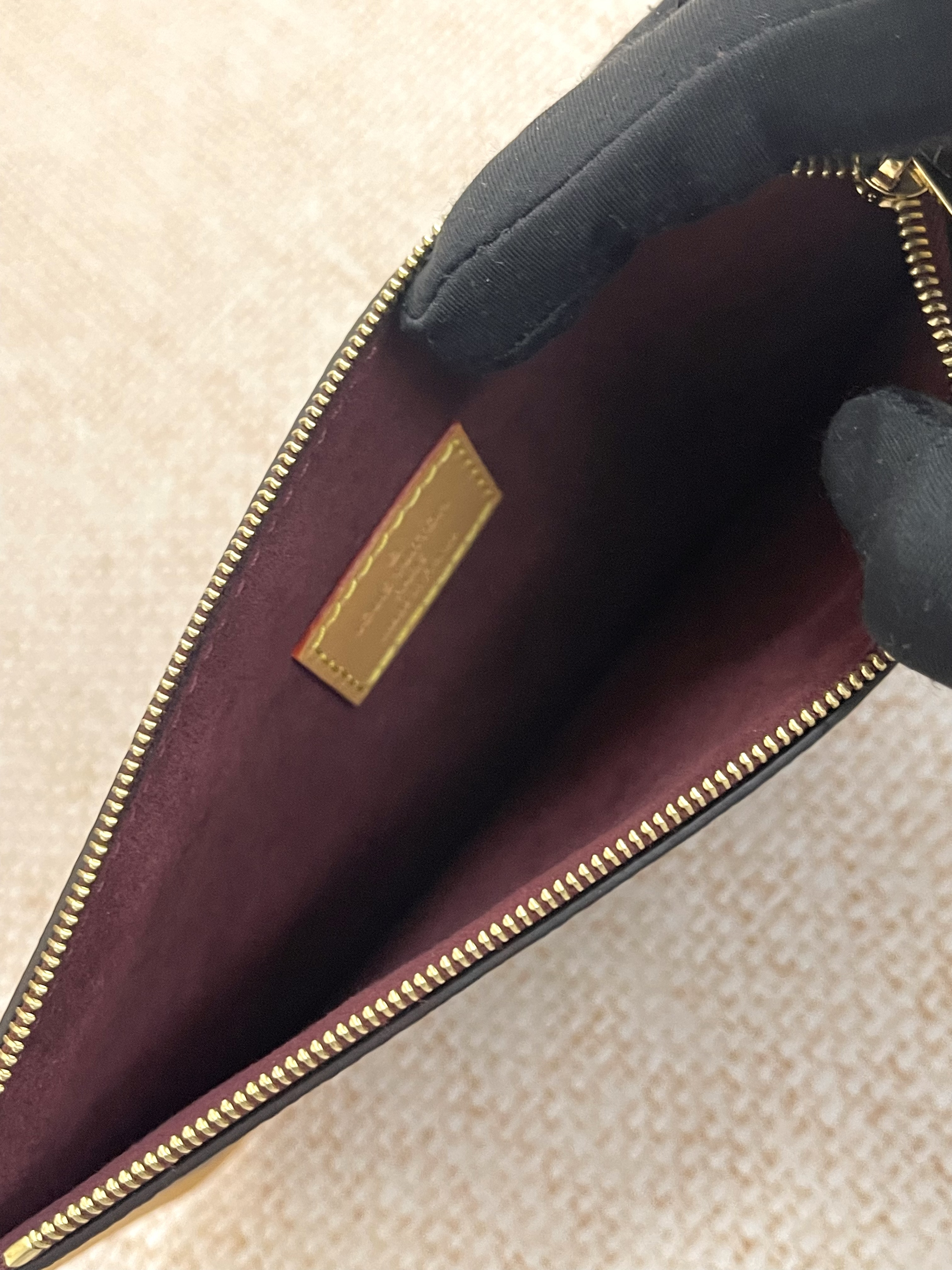 Pre-owned  Louis Vuitton Carryall PM/ Product Code: 26052601