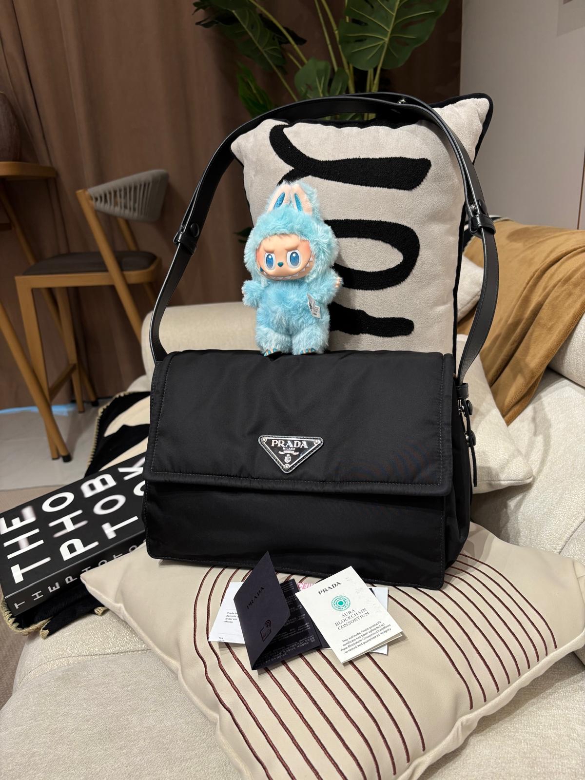 Prada Traveller Re-Nylon shoulder bag  100%Authentic, 98%new ✅certificate ✅dust bag 