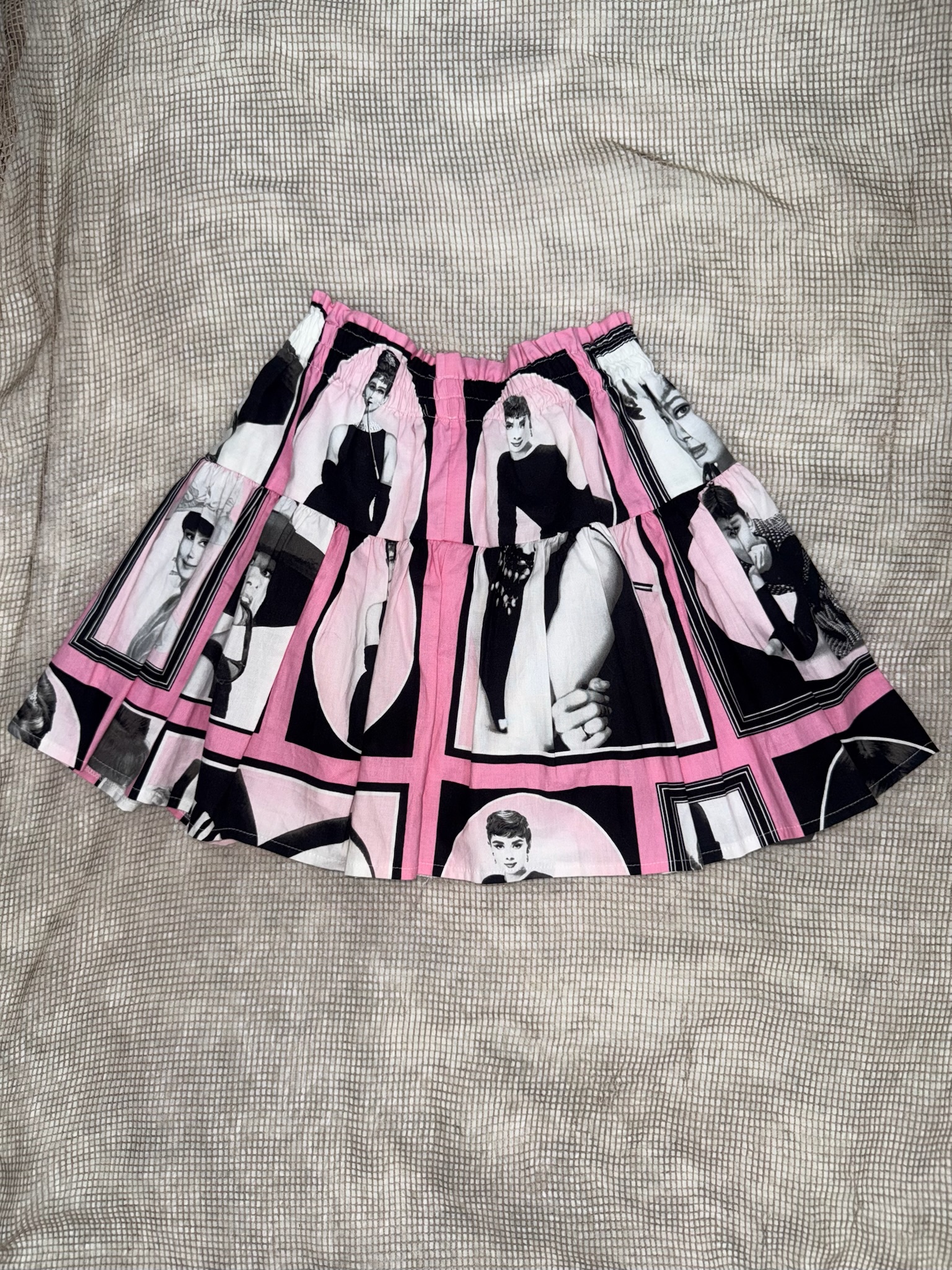 Retro Audrey Hepburn Graphic Print Mini Skirt