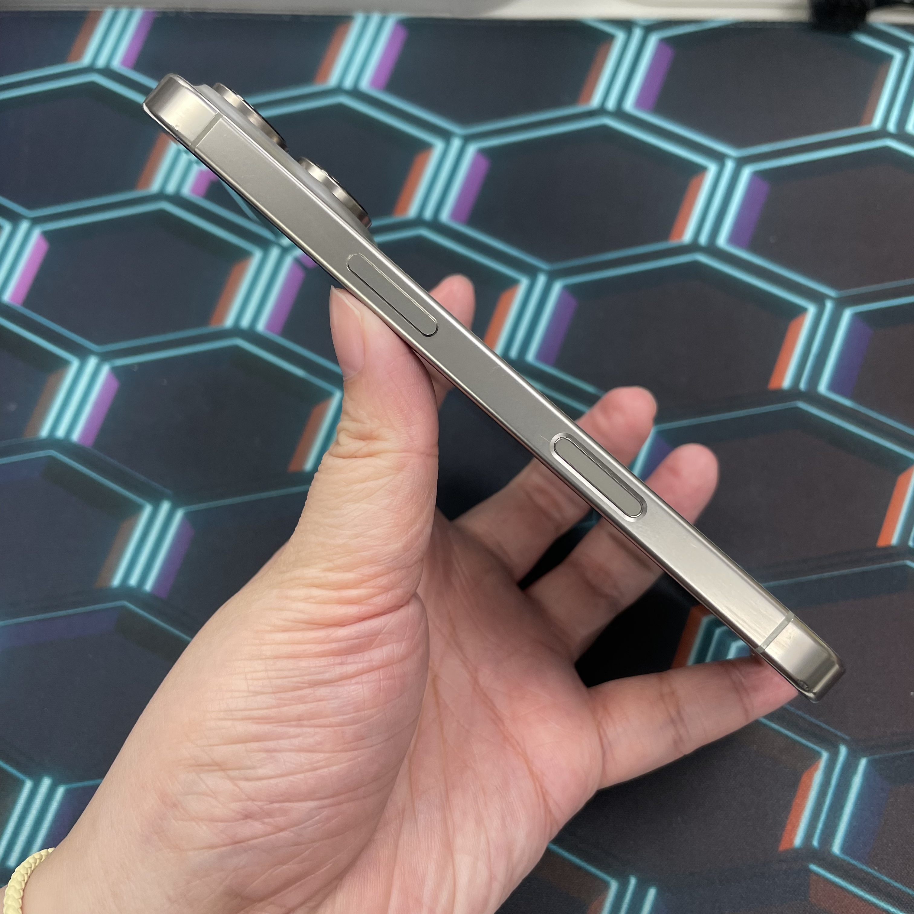 *6209 16 pro 超靚機 128GB 電90 原色 gray