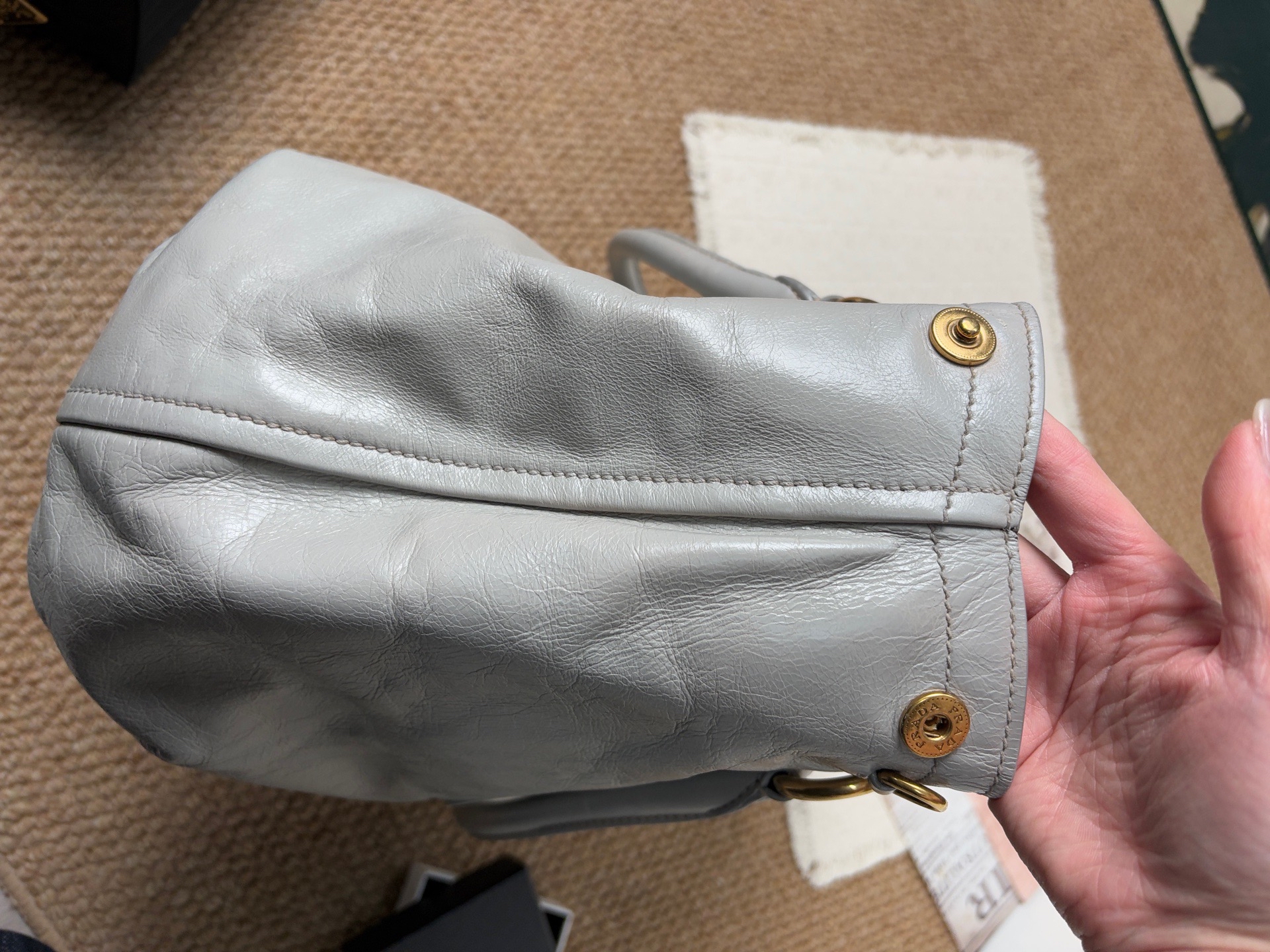 【預訂貨品】Prada霧霾灰油蠟皮機車腋下包